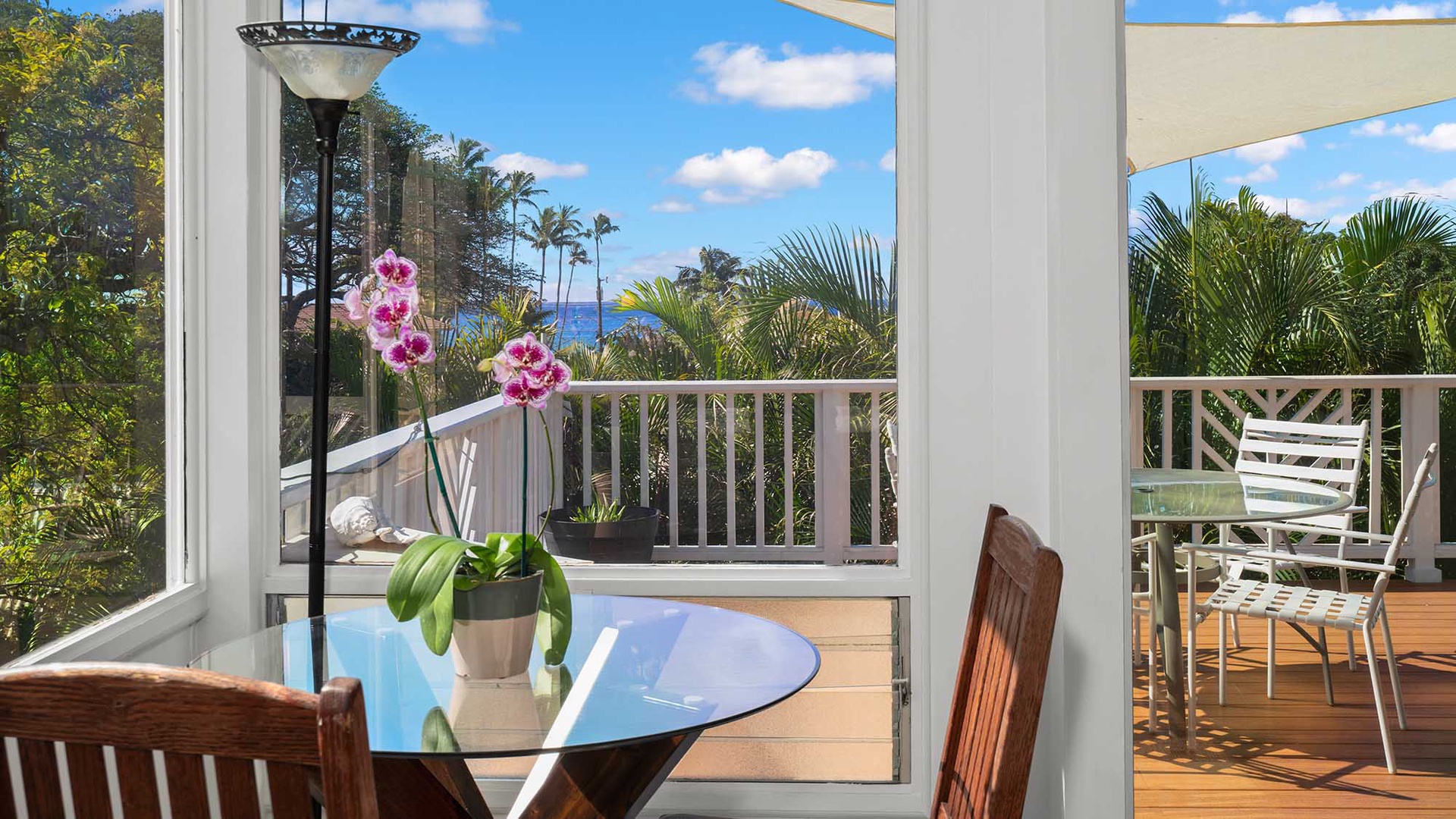 Brennecke Beach Bungalow - Upper Level Primary Bedroom Suite Peekaboo Ocean View - Parrish Kauai