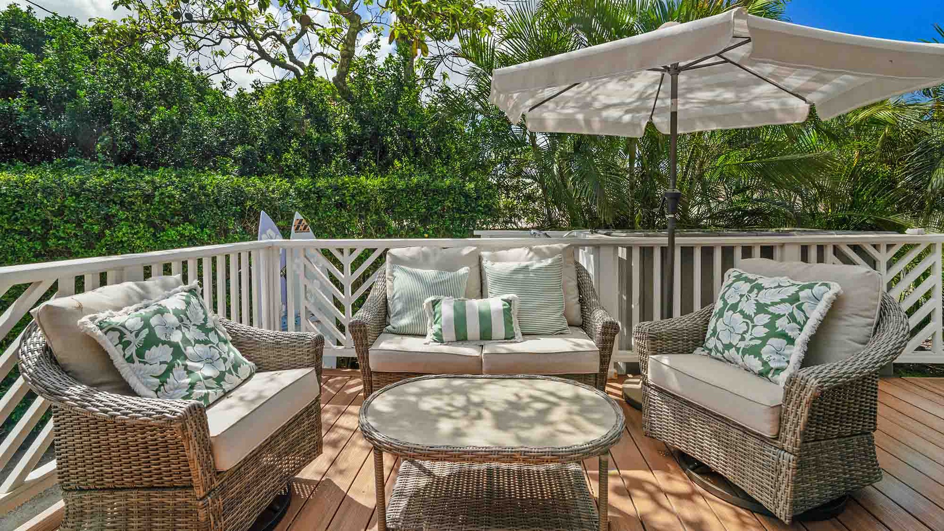 Brennecke Beach Bungalow - Lower Level Seating Lanai - Parrish Kauai