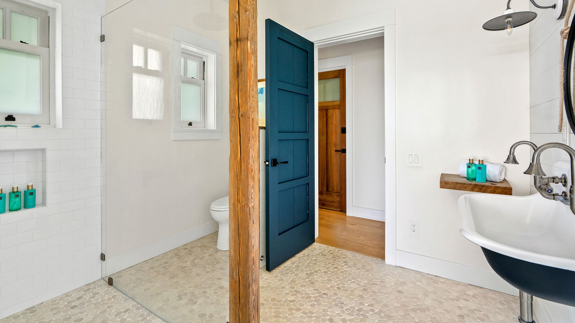 Honu Hale at Poipu - Main House Third Poolside Bath - Parrish Kauai