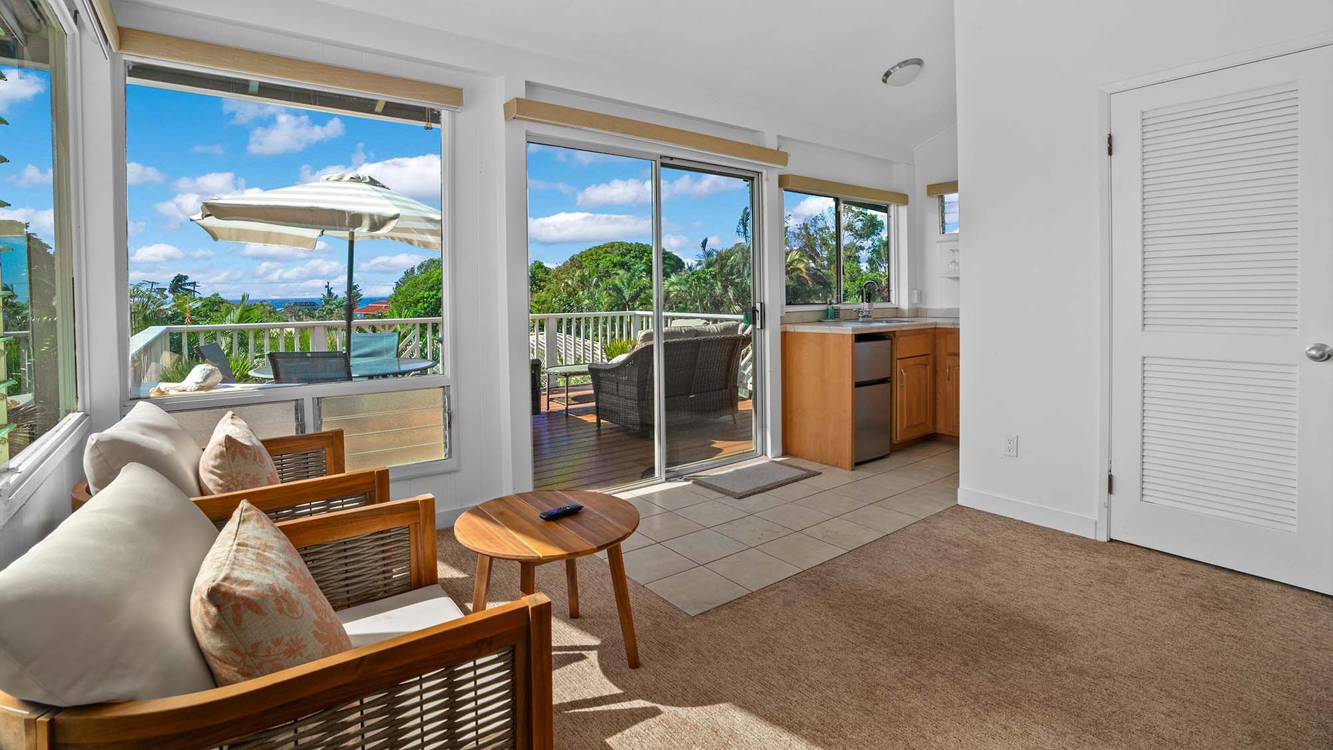 Brennecke Beach Bungalow - Upper Level Primary Bedroom Suite Peekaboo Ocean View - Parrish Kauai