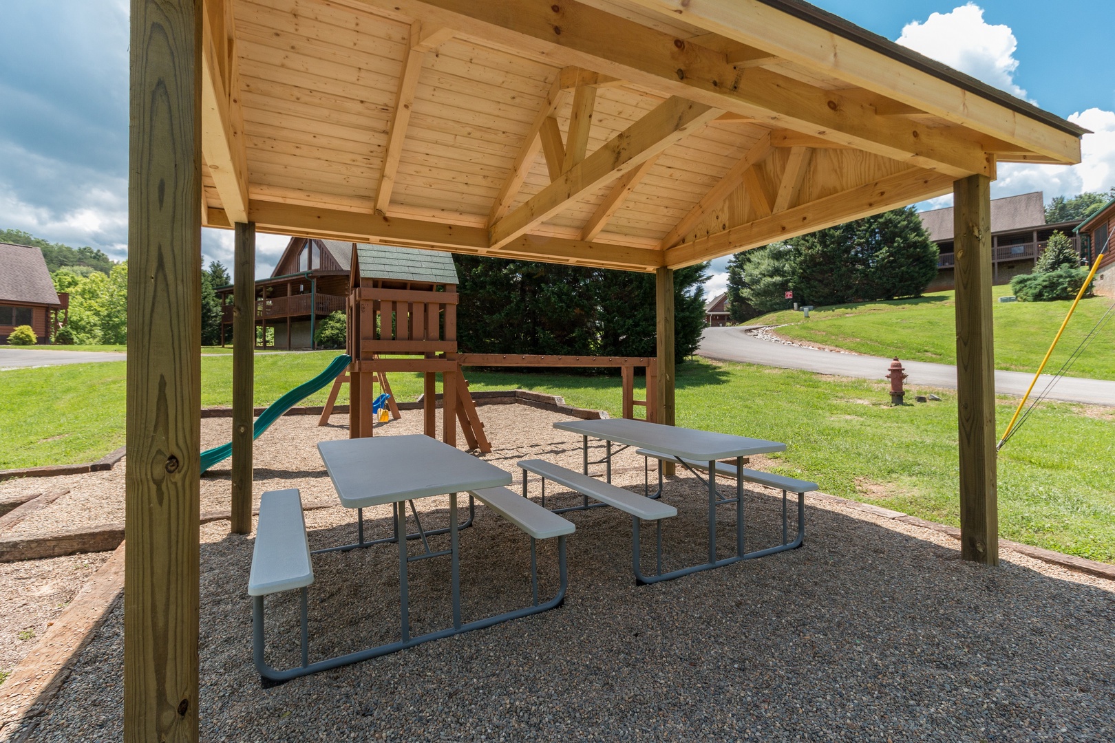 Picnic pavilion for guests at Momma Bear, a 2 bedroom cabin rental located in Pigeon Forge