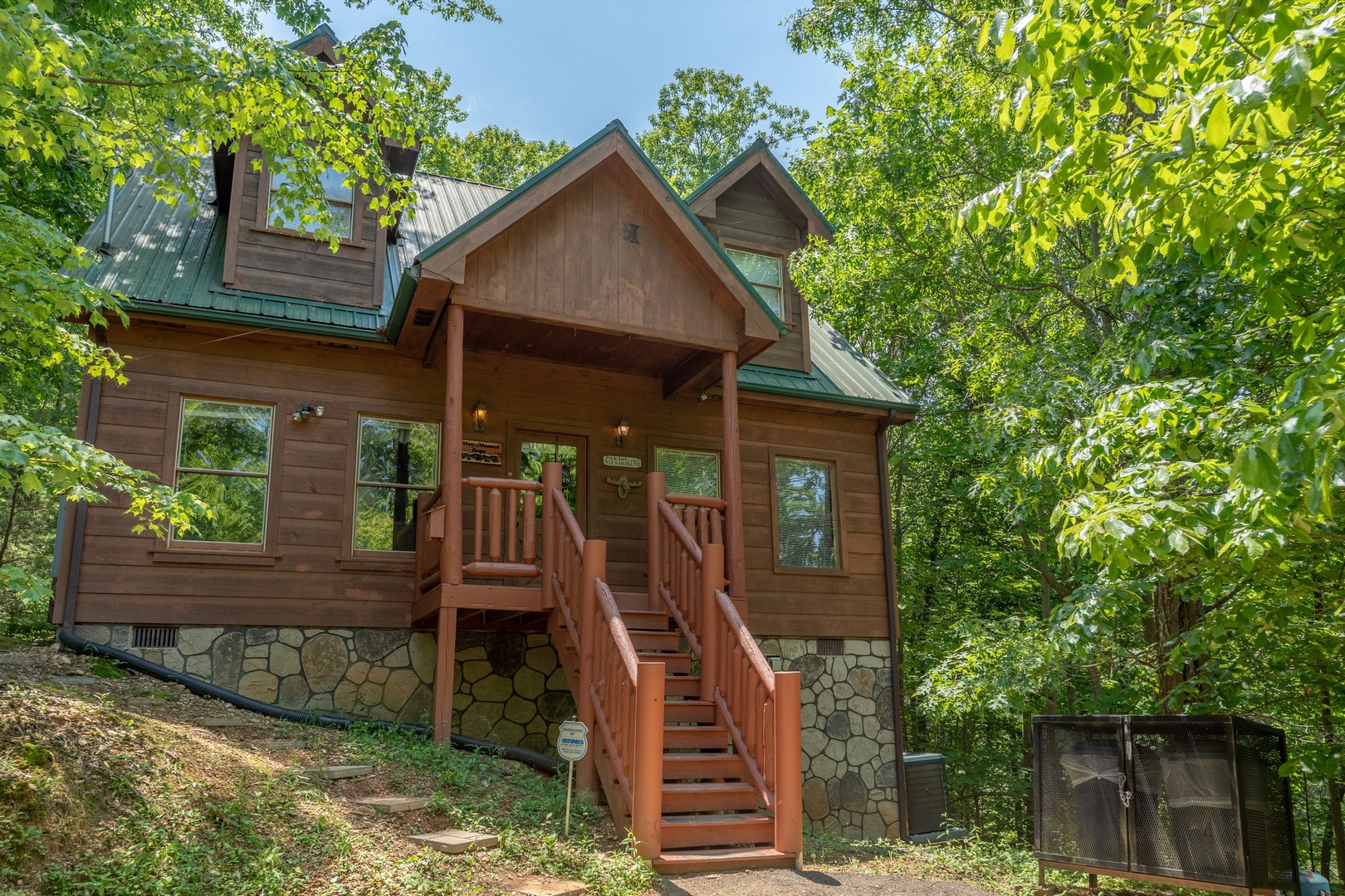 Misty Mountain Escape, a 2 bedroom cabin rental located in Gatlinburg