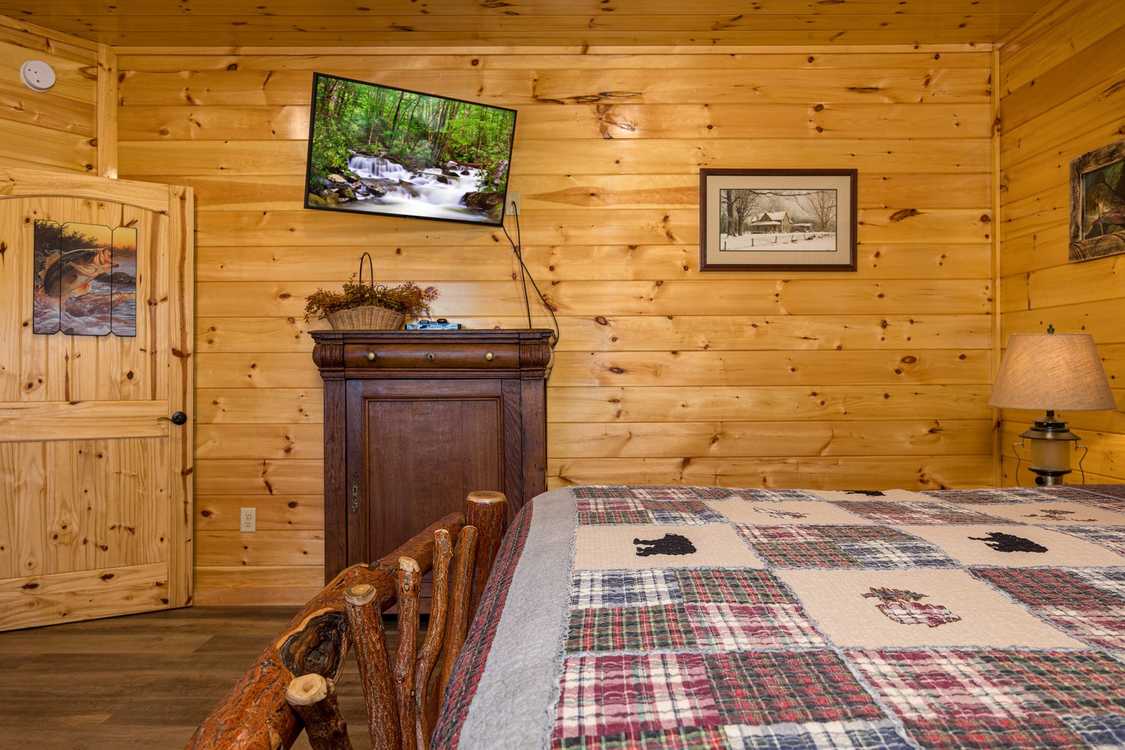 Bedroom With Flat Screen TV at Angler's Ridge