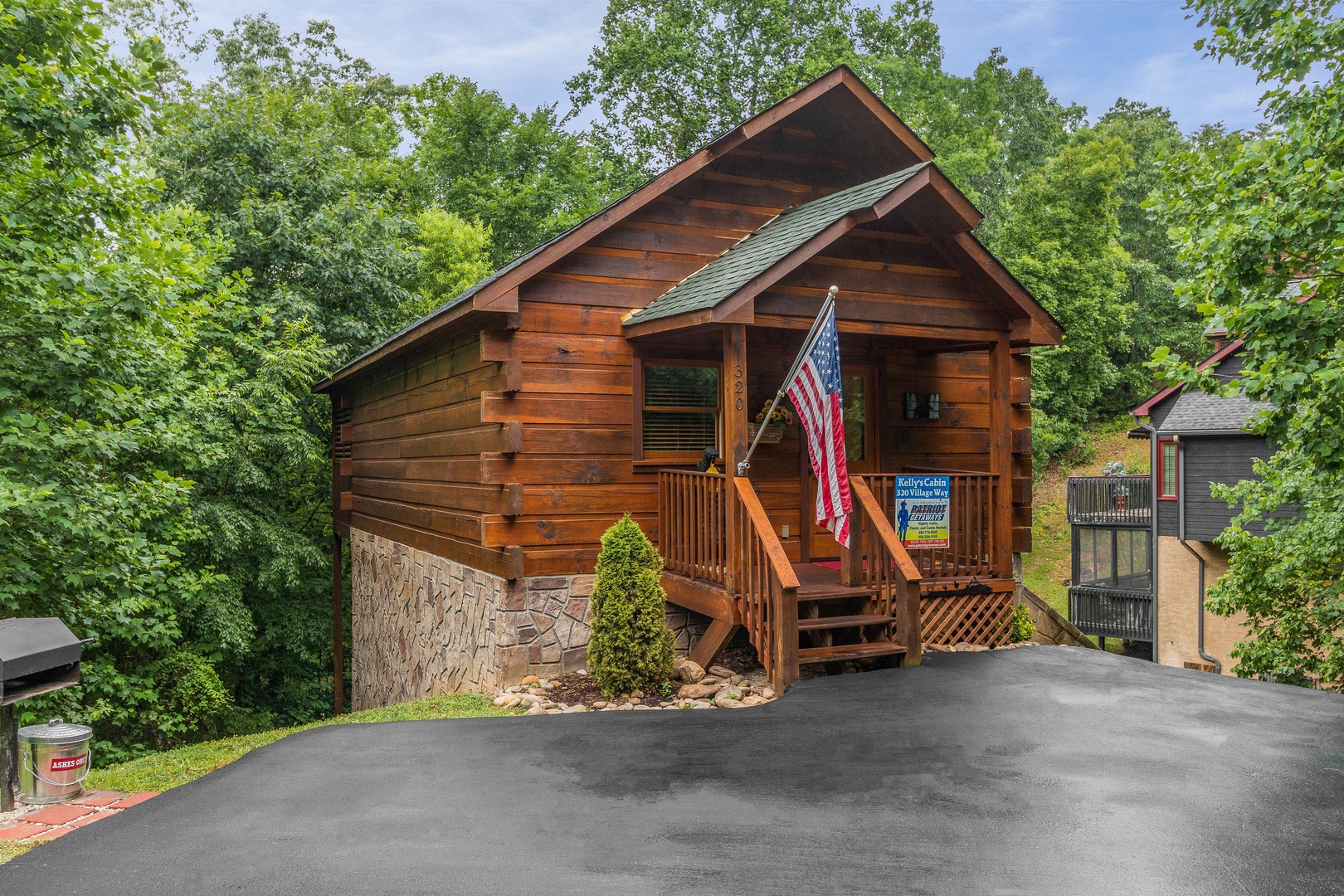 Kelly's Cabin, a 1 bedroom cabin rental located in Pigeon Forge