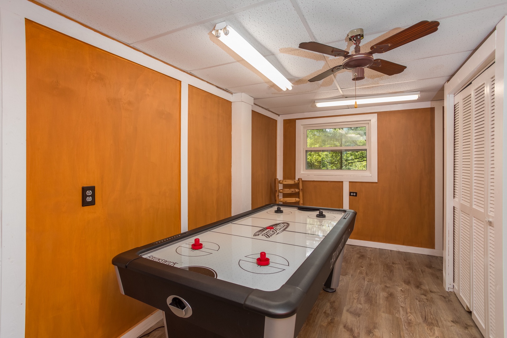 Air hockey table at Forever Country, a 3 bedroom cabin rental located in Pigeon Forge
