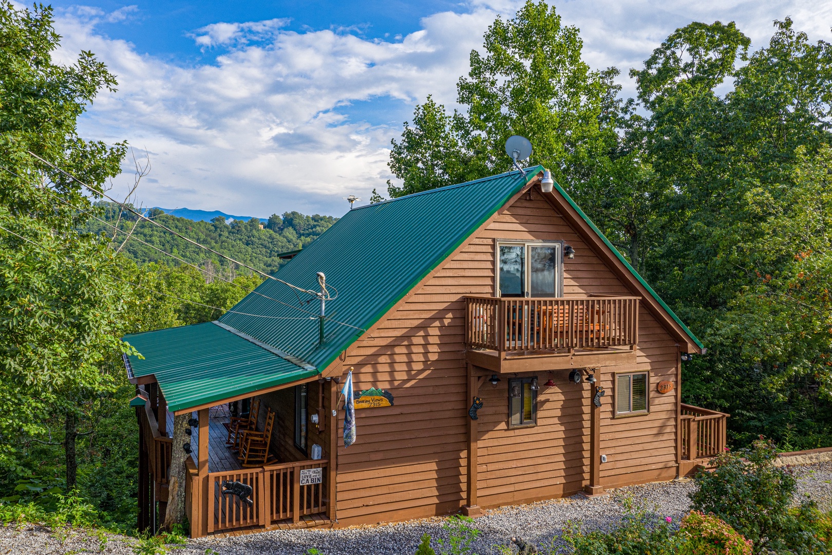 Bearing Views, a 3 bedroom cabin rental located in Pigeon Forge