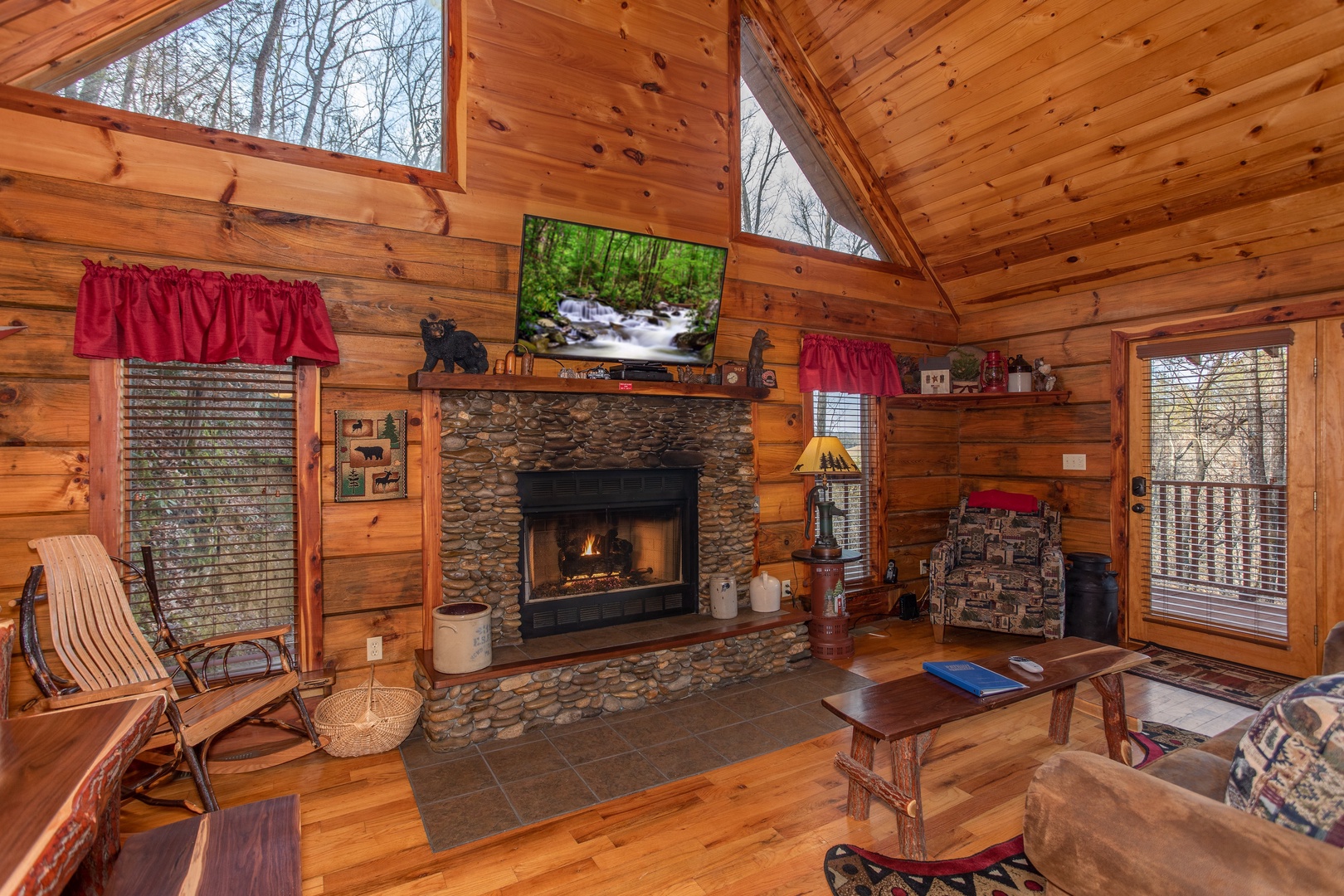 Living room with fireplace and TV at Moonshiner's Ridge, a 1-bedroom cabin rental located in Pigeon Forge