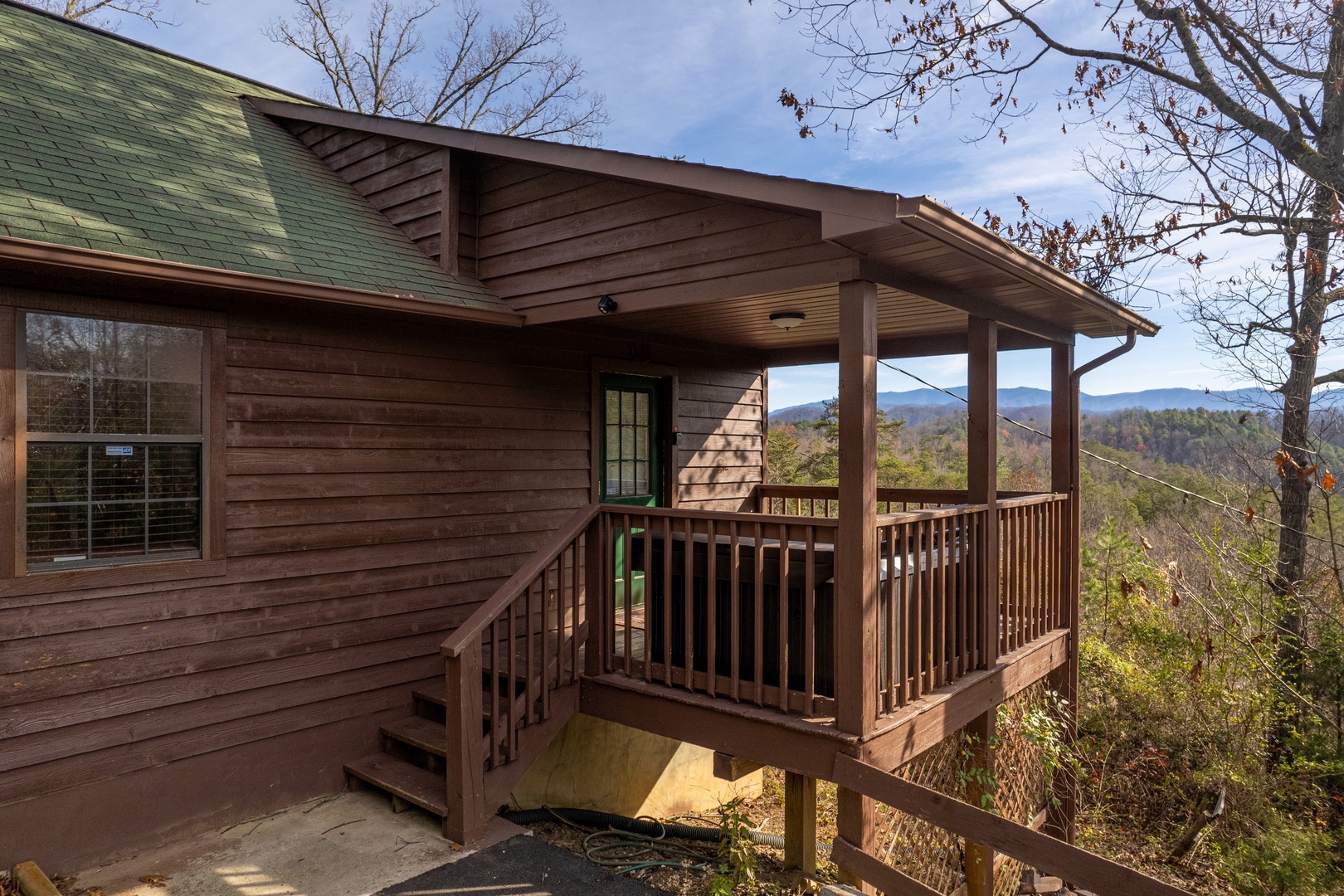 Side view at Liam's Lookout, a 2 bedroom cabin rental located in Pigeon Forge