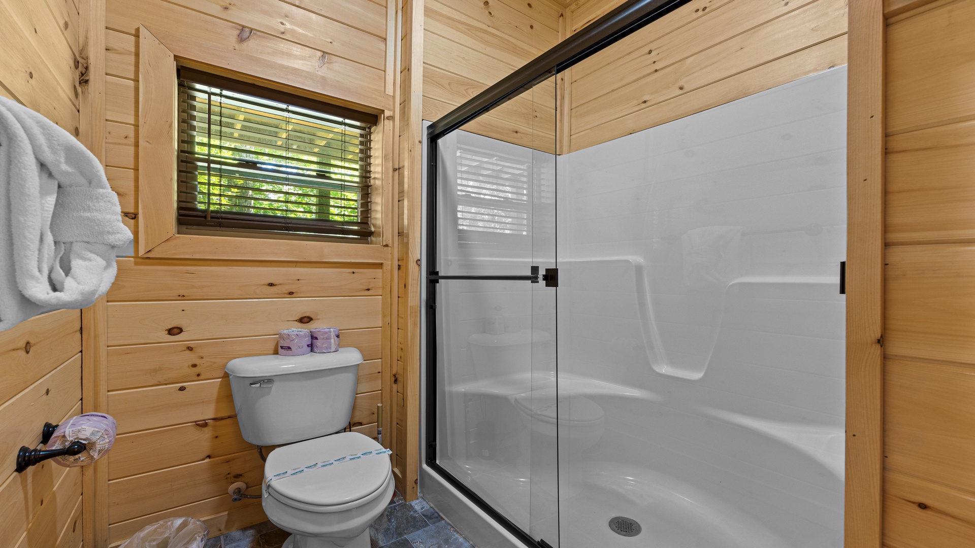 at for his name's sake a 3 bedroom cabin rental located in gatlinburg