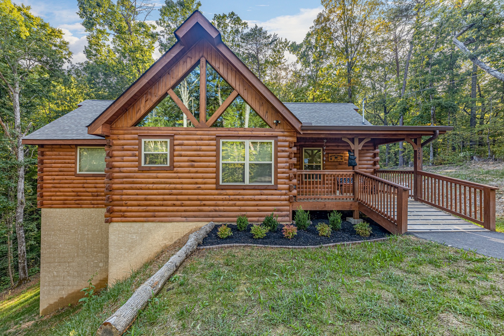 Front yard & cabin exterior at Gar Bear's Hideaway, a Pigeon Forge cabin rental