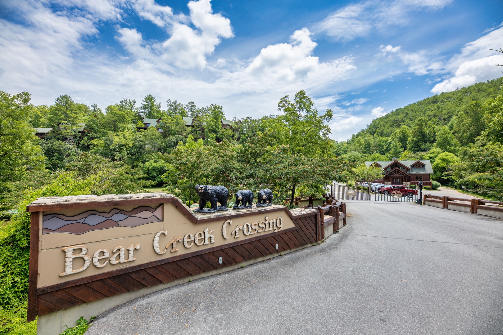 Bear Creek Crossing Resort Sign