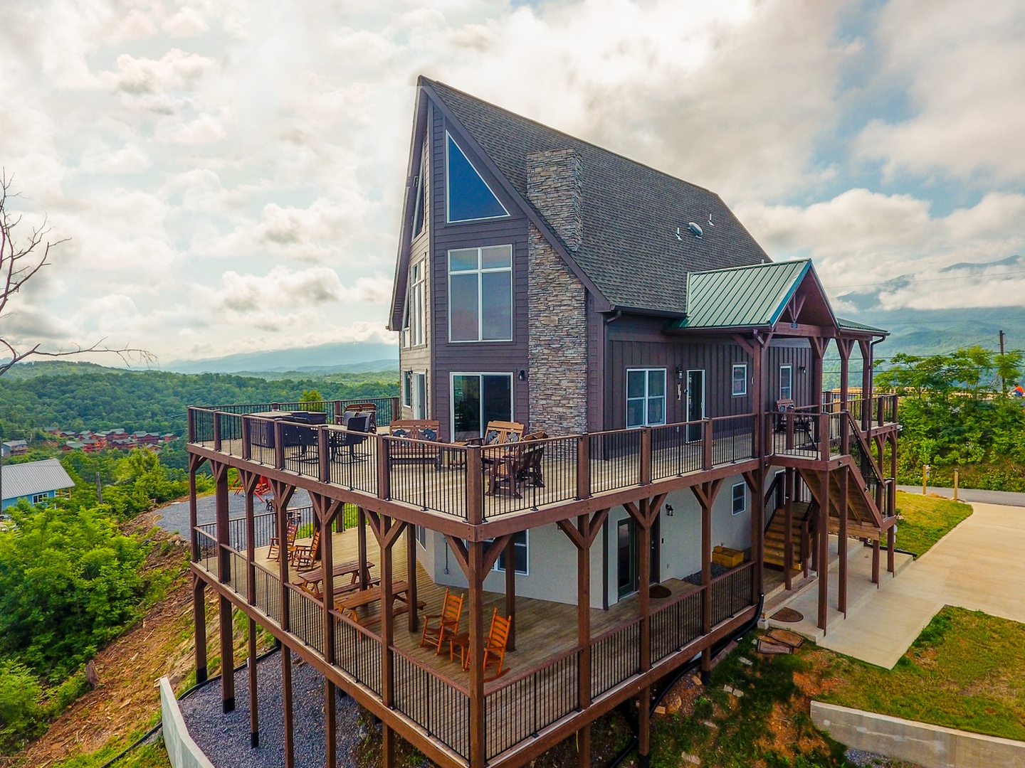 Front and Side Exterior View at The Best View Lodge, a 5 bedroom cabin rental located in gatlinburg
