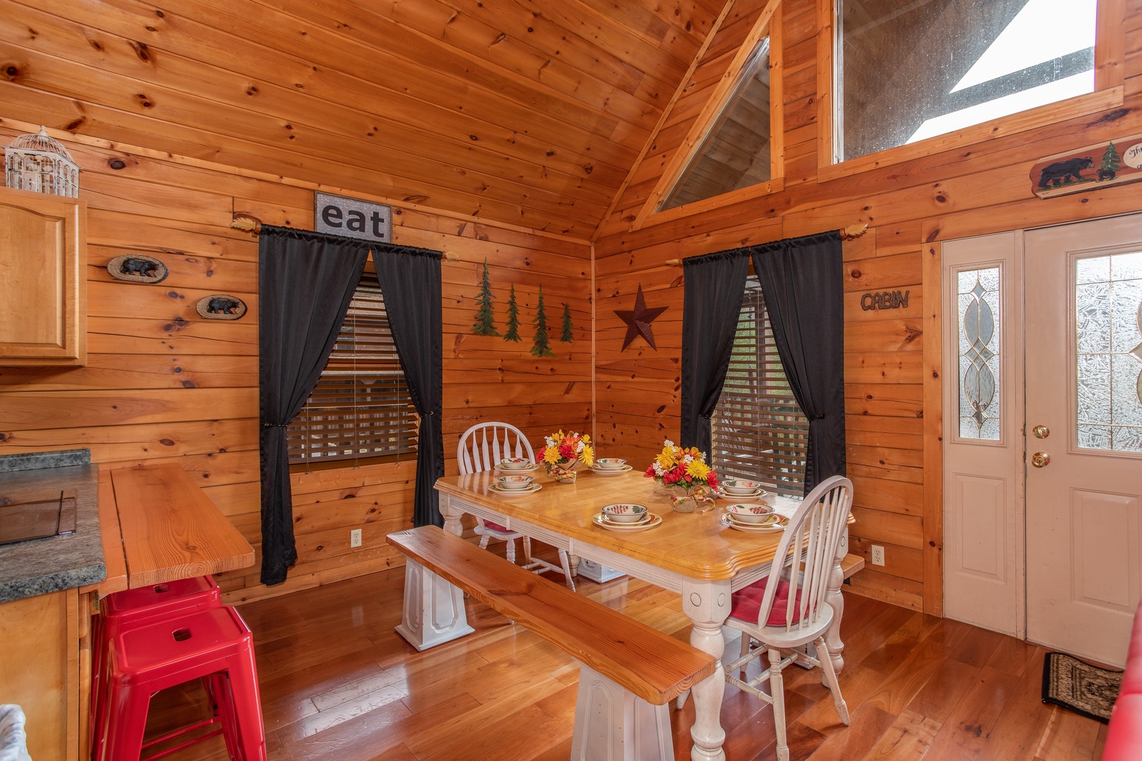 Seating for six at the dining room table at Hibernation Station, a 3-bedroom cabin rental located in Pigeon Forge