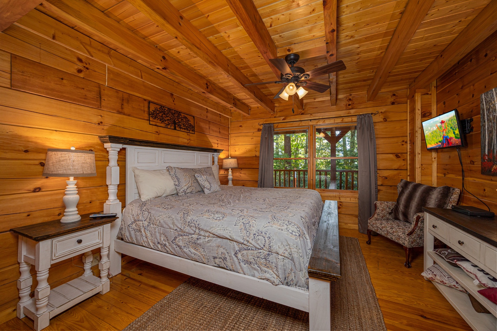 Master bedroom at Fox Ridge, a 3 bedroom cabin rental located in Pigeon Forge