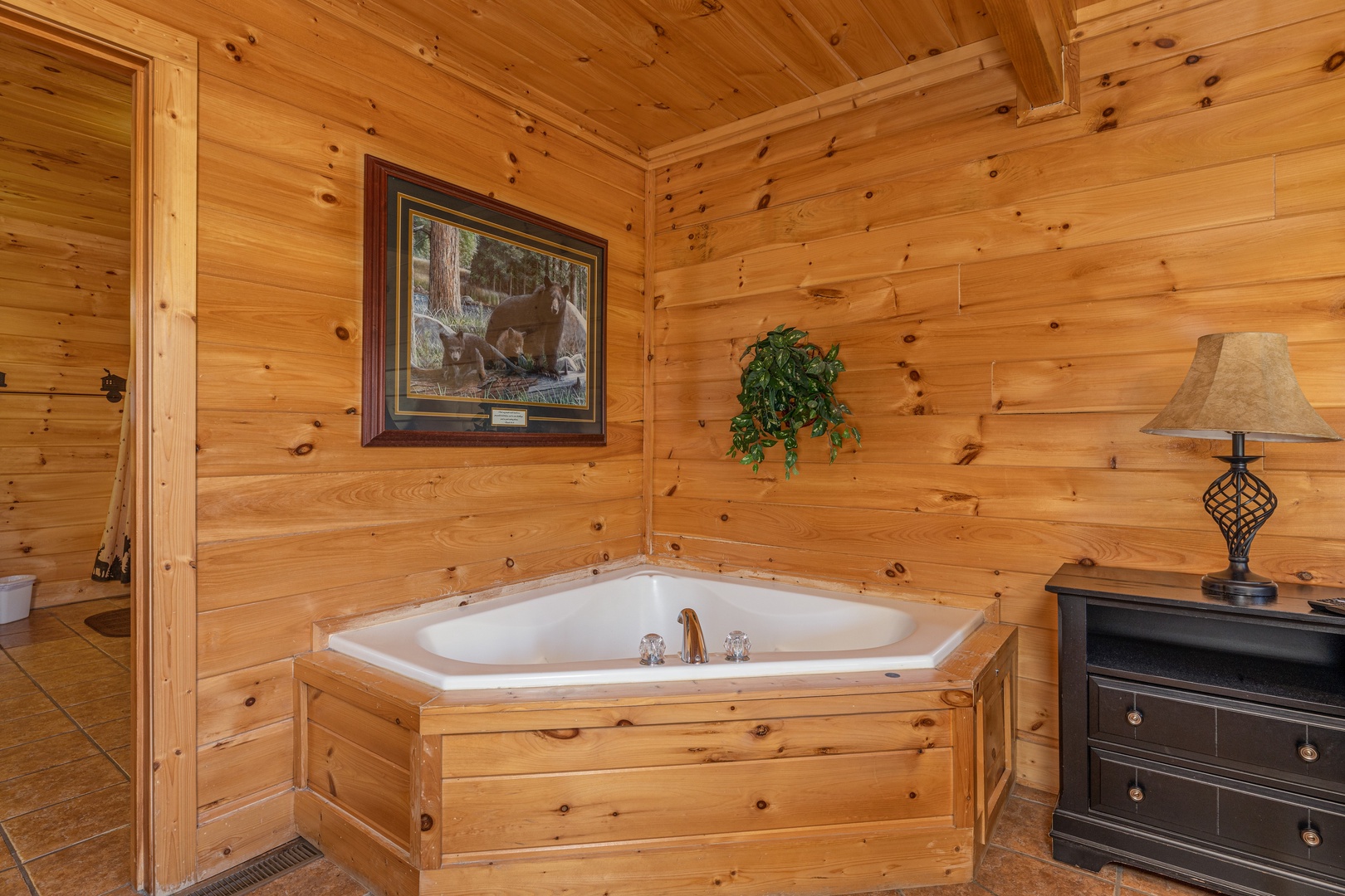 Corner jacuzzi tub at Bears Don't Bluff, a 3 bedroom cabin rental located in Pigeon Forge