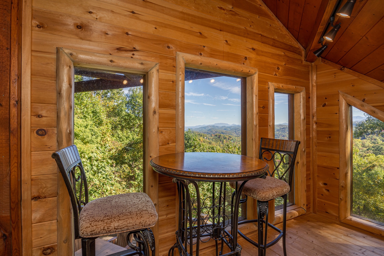 at a stunning view a 5 bedroom cabin rental located in pigeon forge