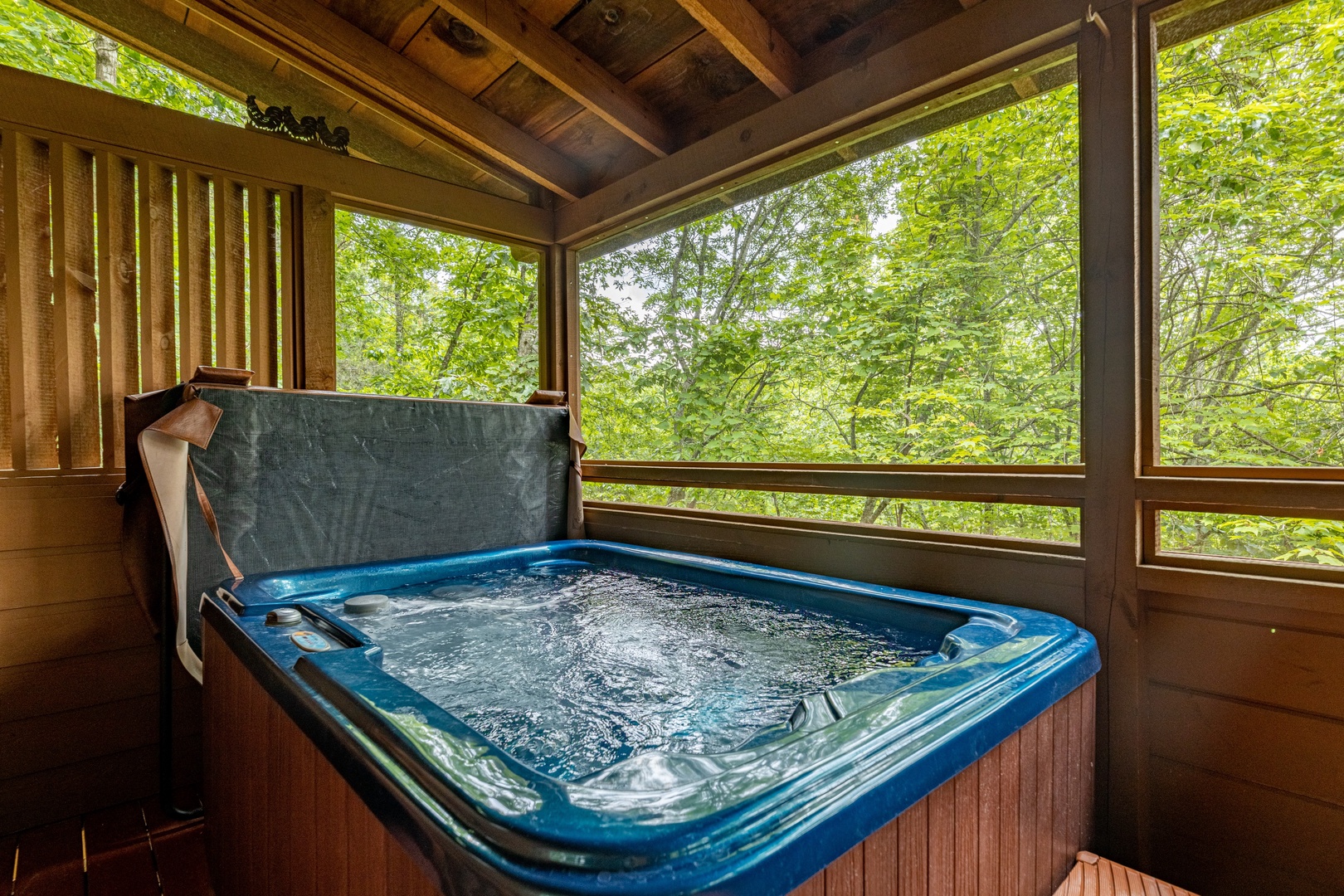 Hot tub at Fowl Play, a 1 bedroom cabin rental located in Pigeon Forge