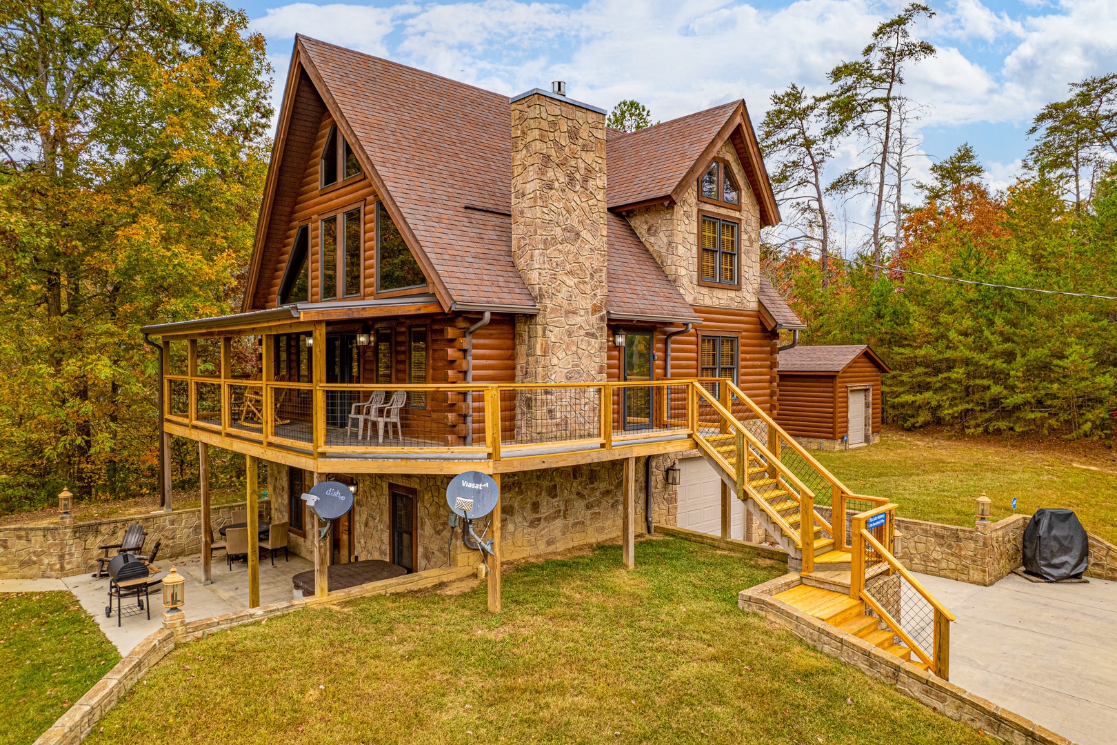 Exterior View of Mountain Lake Getaway, a 3 bedroom cabin rental located in douglas lake