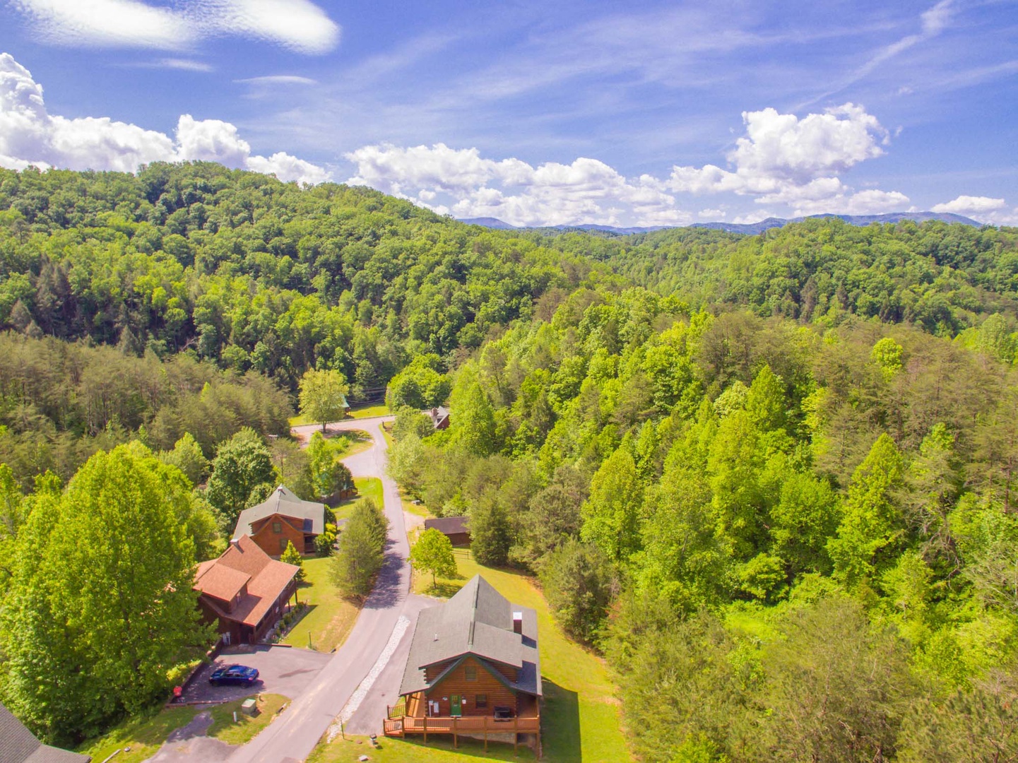 Hibernation Station, a 3 bedroom cabin rental located in Pigeon Forge