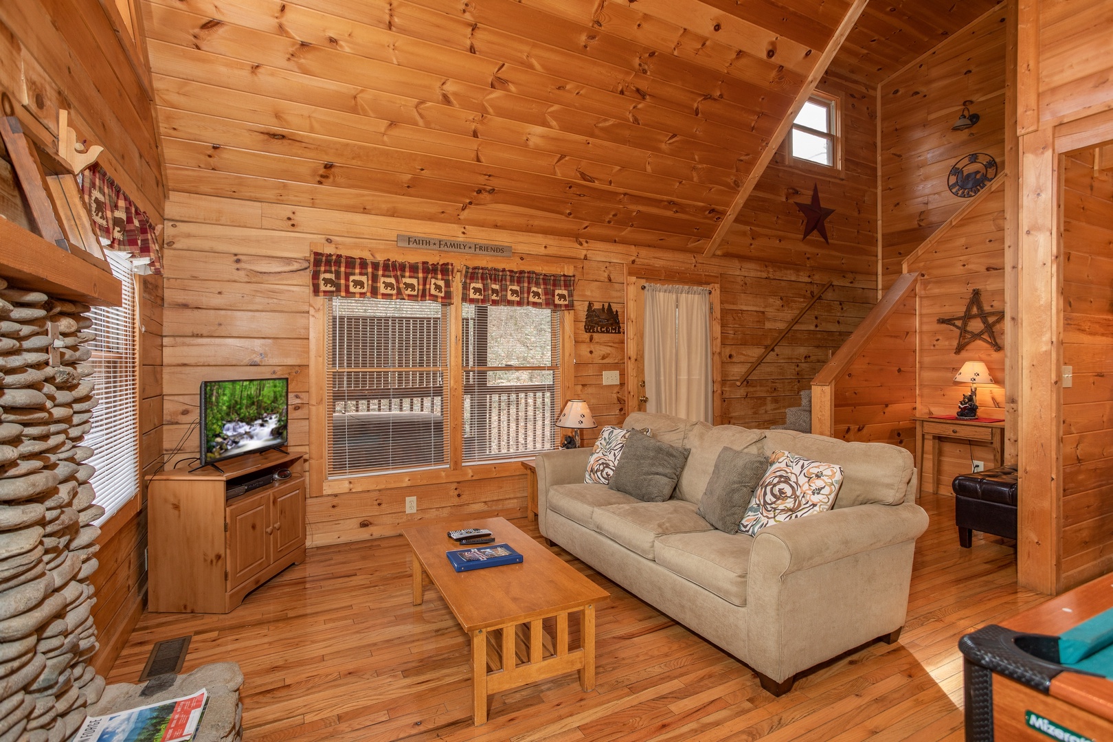at bearly mine a 1 bedroom cabin rental located in pigeon forge