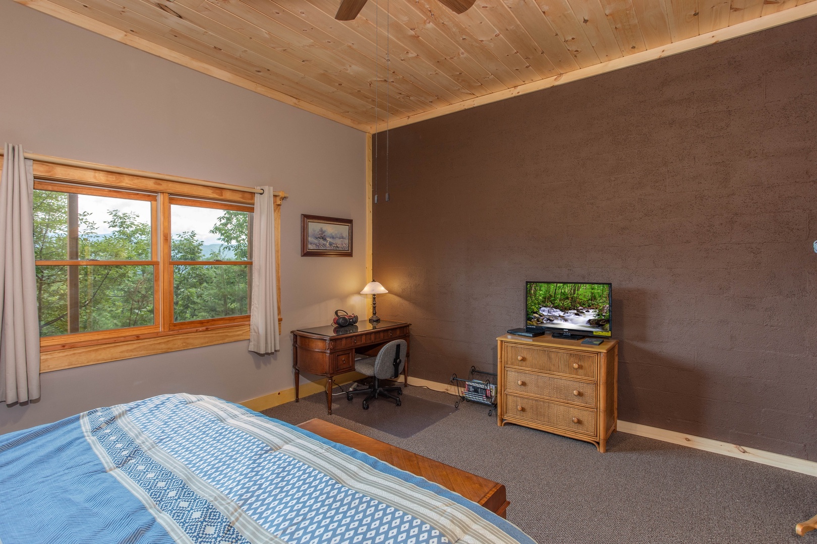 Writing desk and a television on a small chest of drawers at I Do Love Views, a 3 bedroom cabin rental located in Pigeon Forge