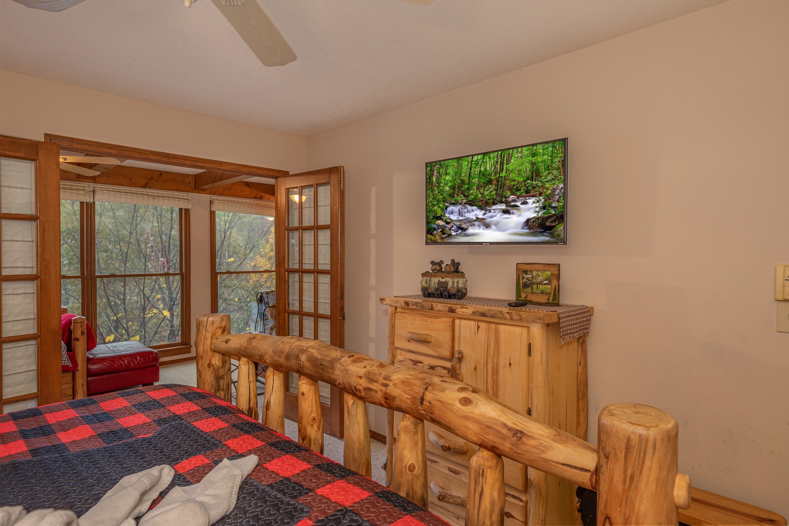 Dresser and TV in a bedroom at Lazy Bear Retreat, a 4 bedroom cabin rental located in Pigeon Forge