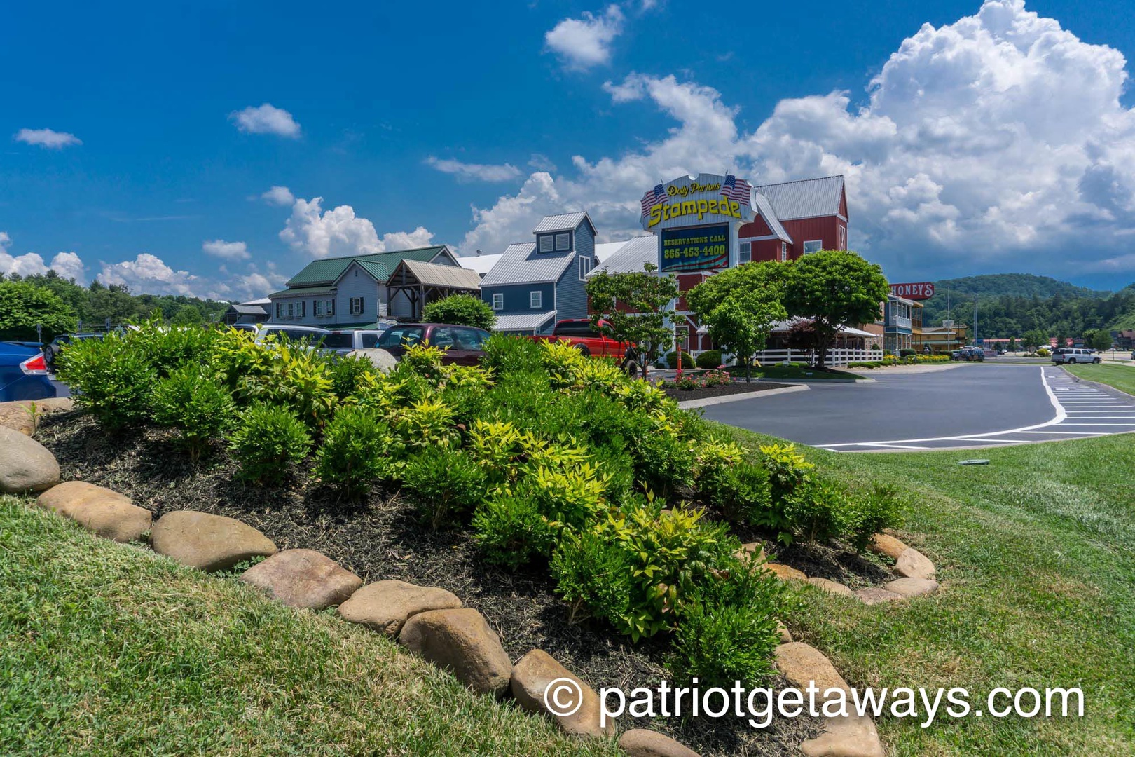 Dolly's Stampede near Happy Hideaway, a 4 bedroom cabin rental located in Pigeon Forge