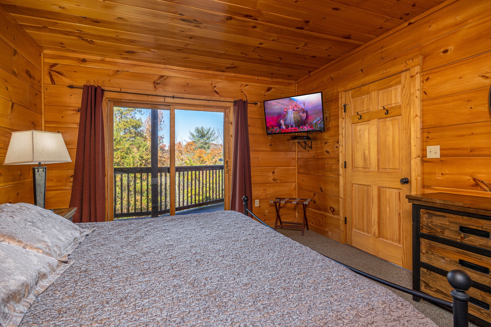 Forth bedroom amenities at Mountain Laurel Lodge, a 4 bedroom cabin rental located in Pigeon Forge