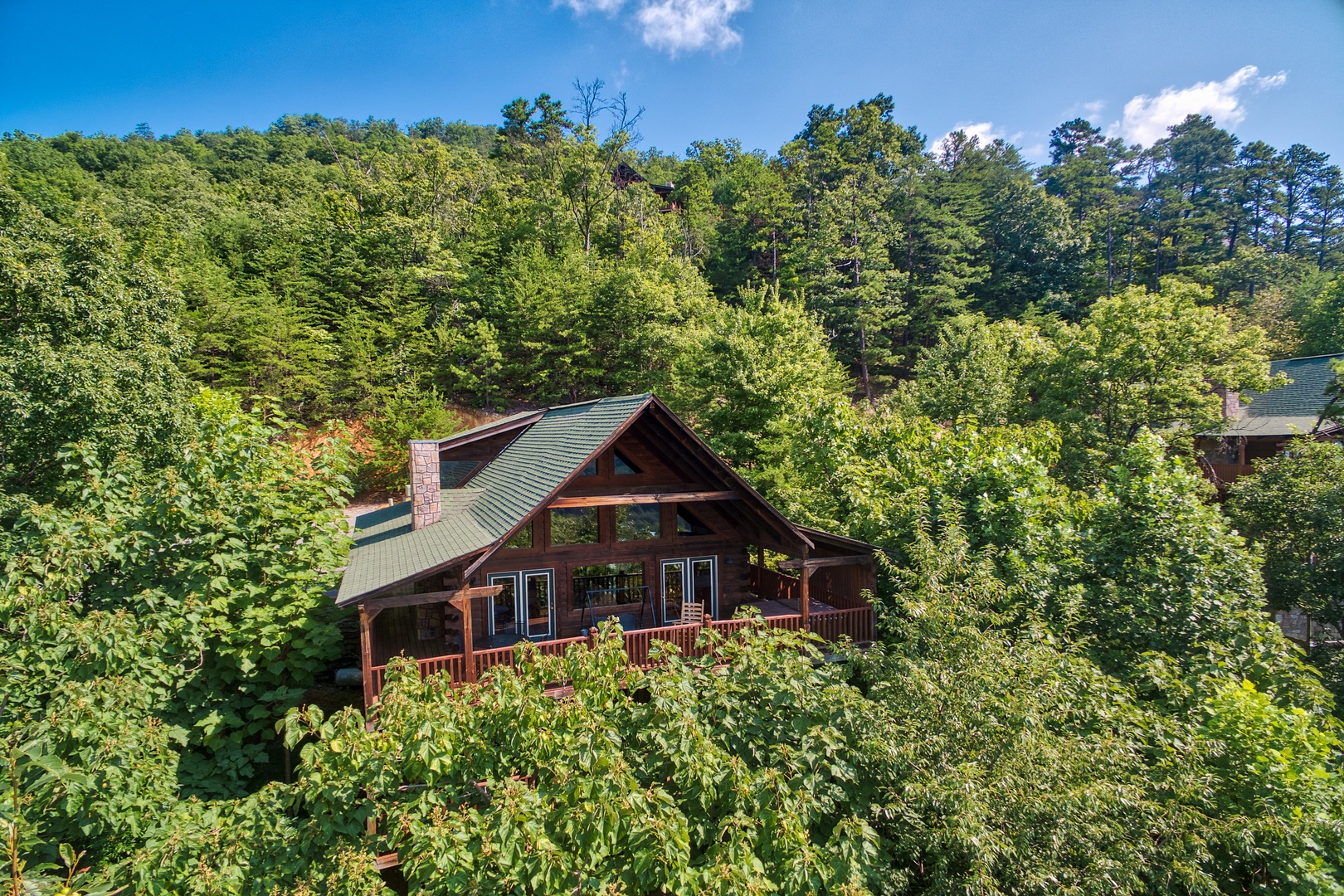 wooded exterior view of angel's majestic view a 3 bedroom cabin rental located in pigeon forge