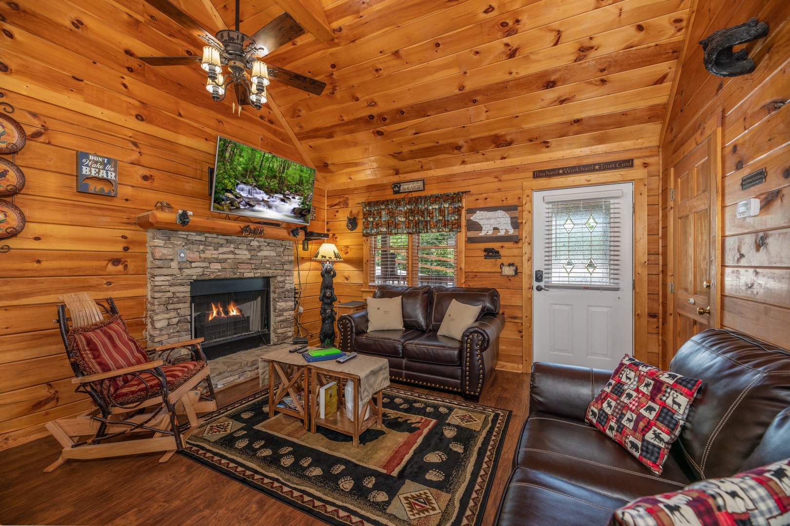 Southern Charm, a 2 bedroom cabin rental located in Pigeon Forge