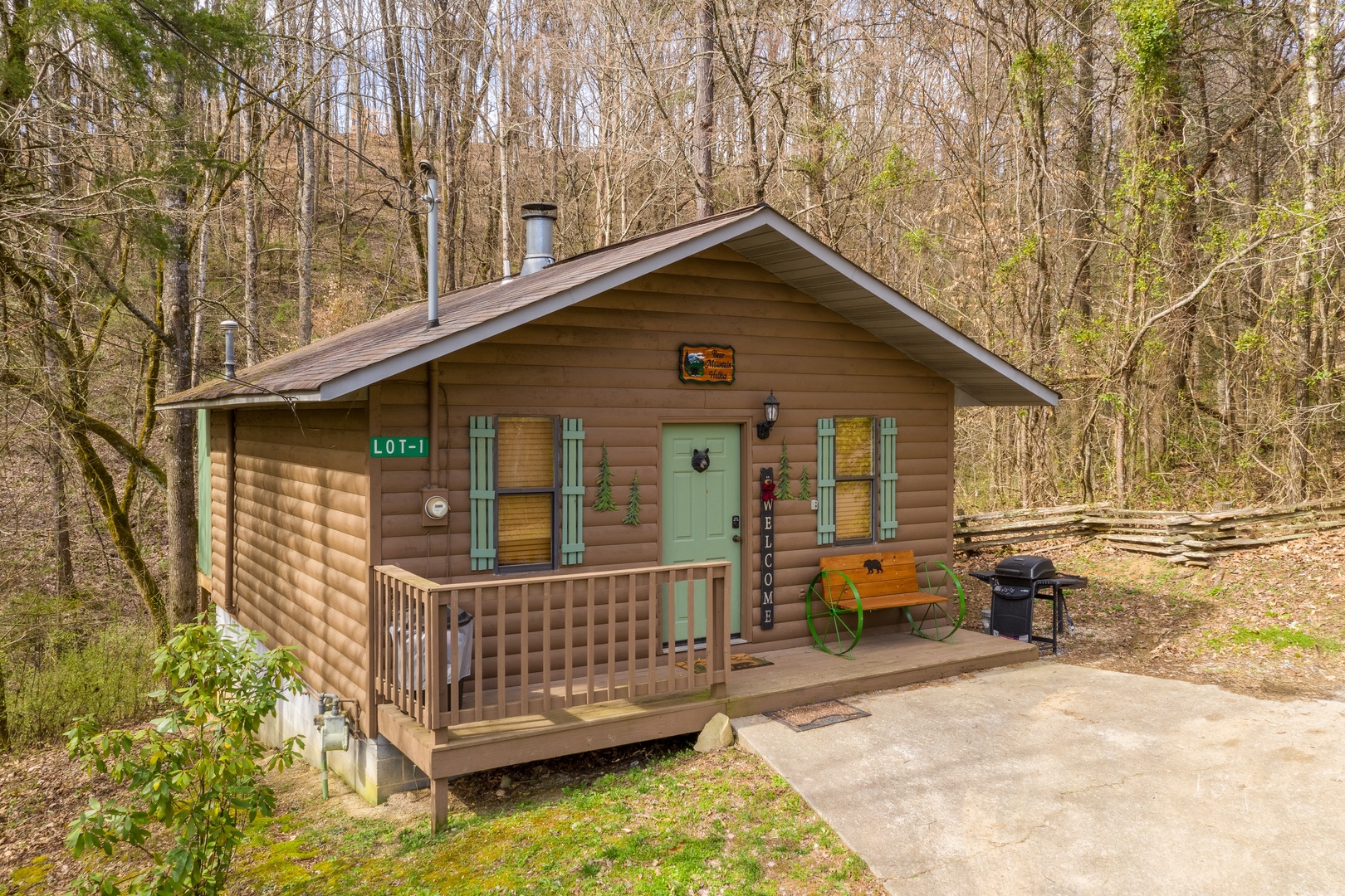Bear Mountain Hollow, a 1 bedroom cabin rental located in Pigeon Forge