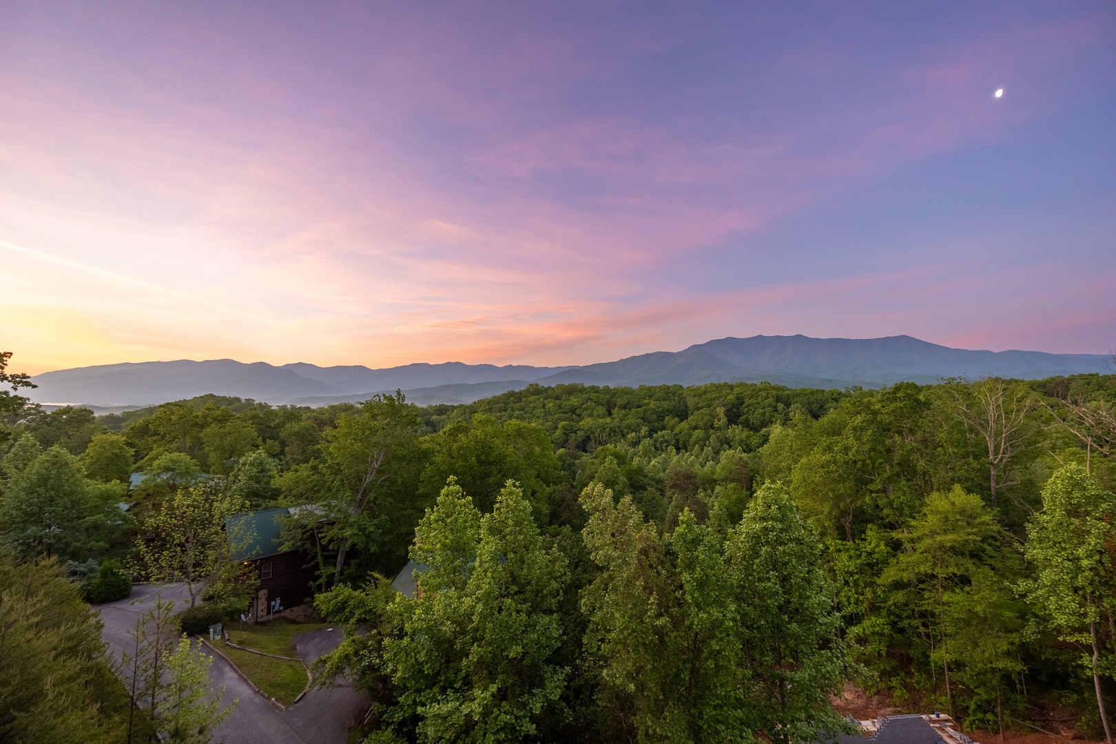 at elevated views a 4 bedroom cabin rental located in gatlinburg