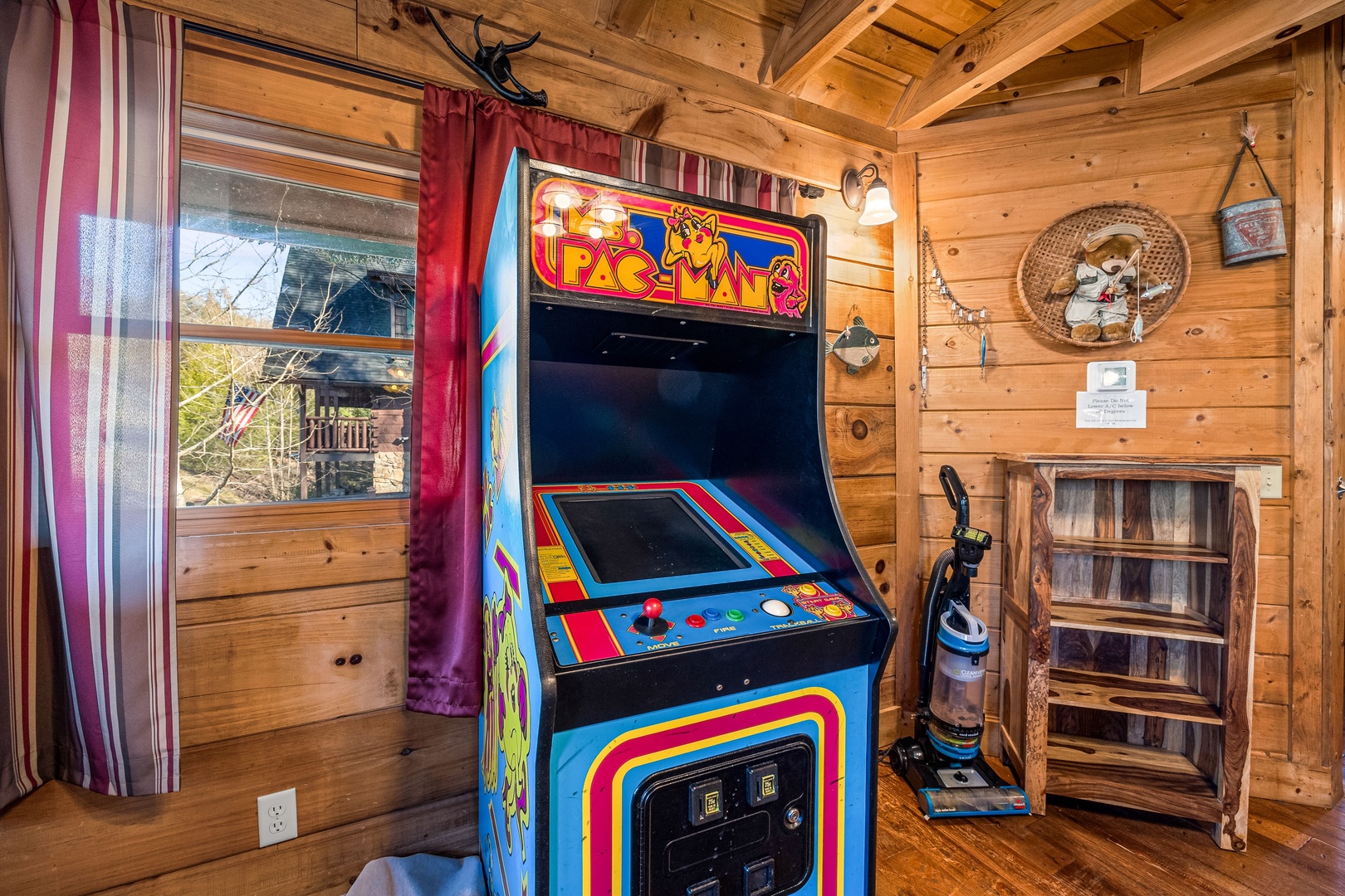 Arcade game at A Beary Nice Cabin, a 2 bedroom cabin rental located in Pigeon Forge