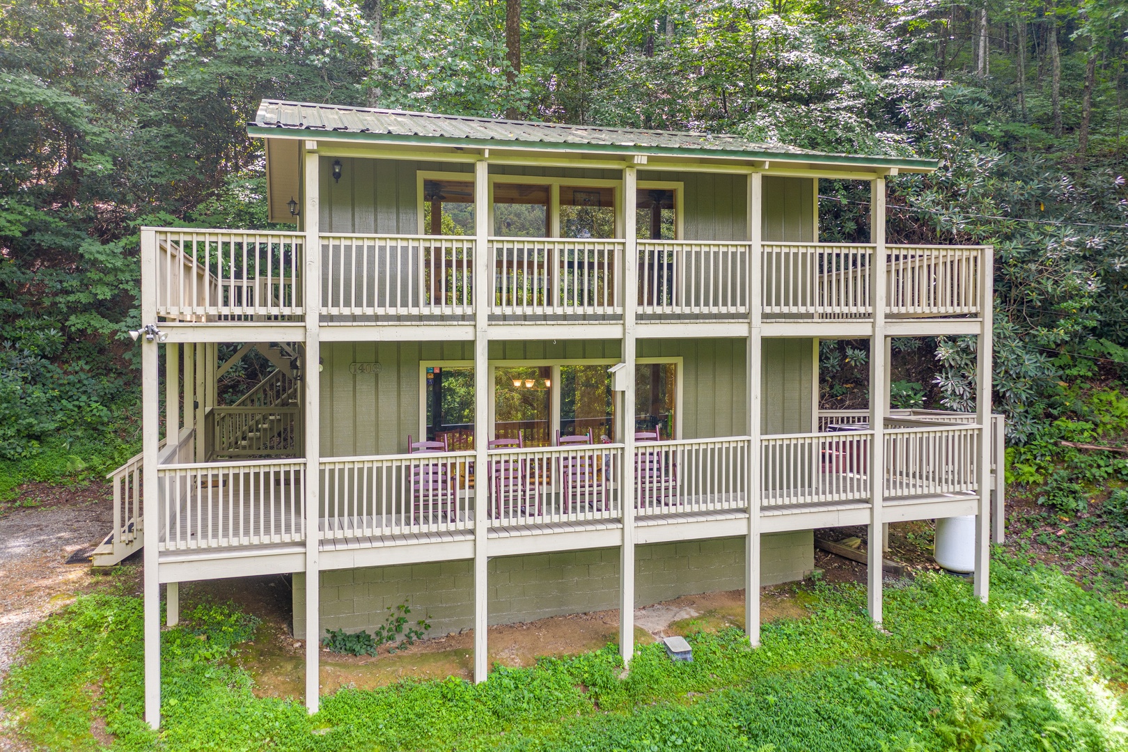 License to Chill, a 3 bedroom cabin rental located in Gatlinburg
