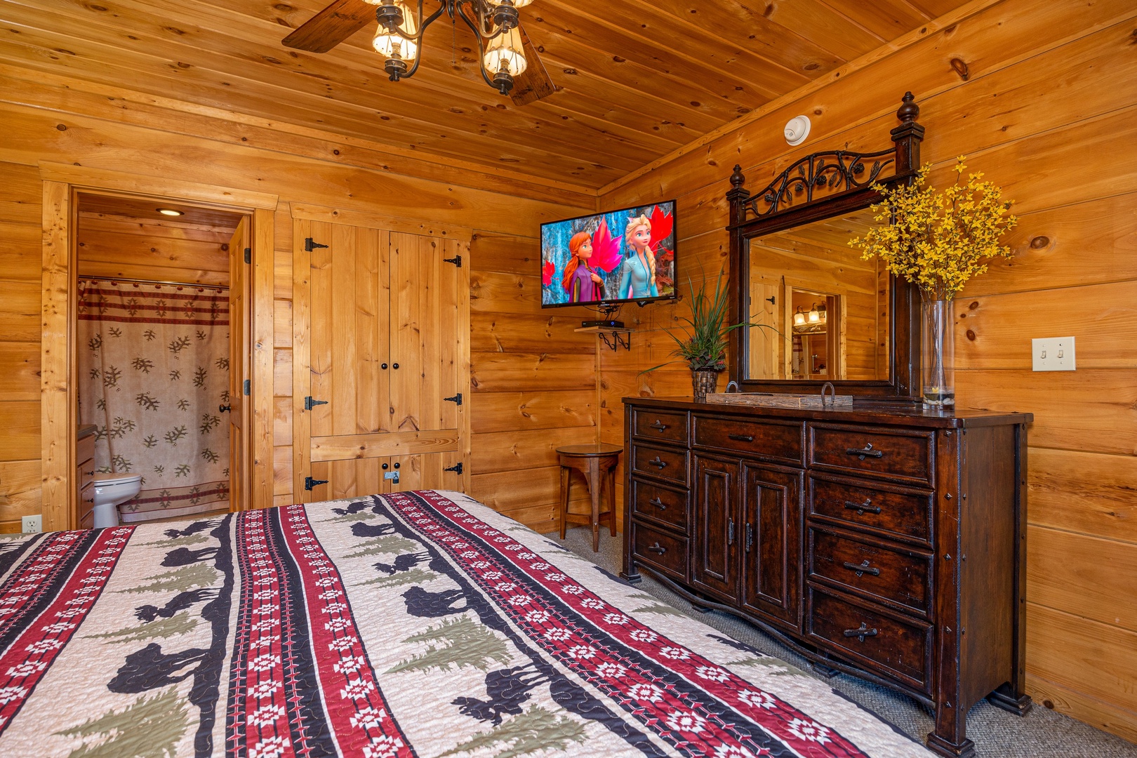 Third bedroom amenities at Mountain Laurel Lodge, a 4 bedroom cabin rental located in Pigeon Forge