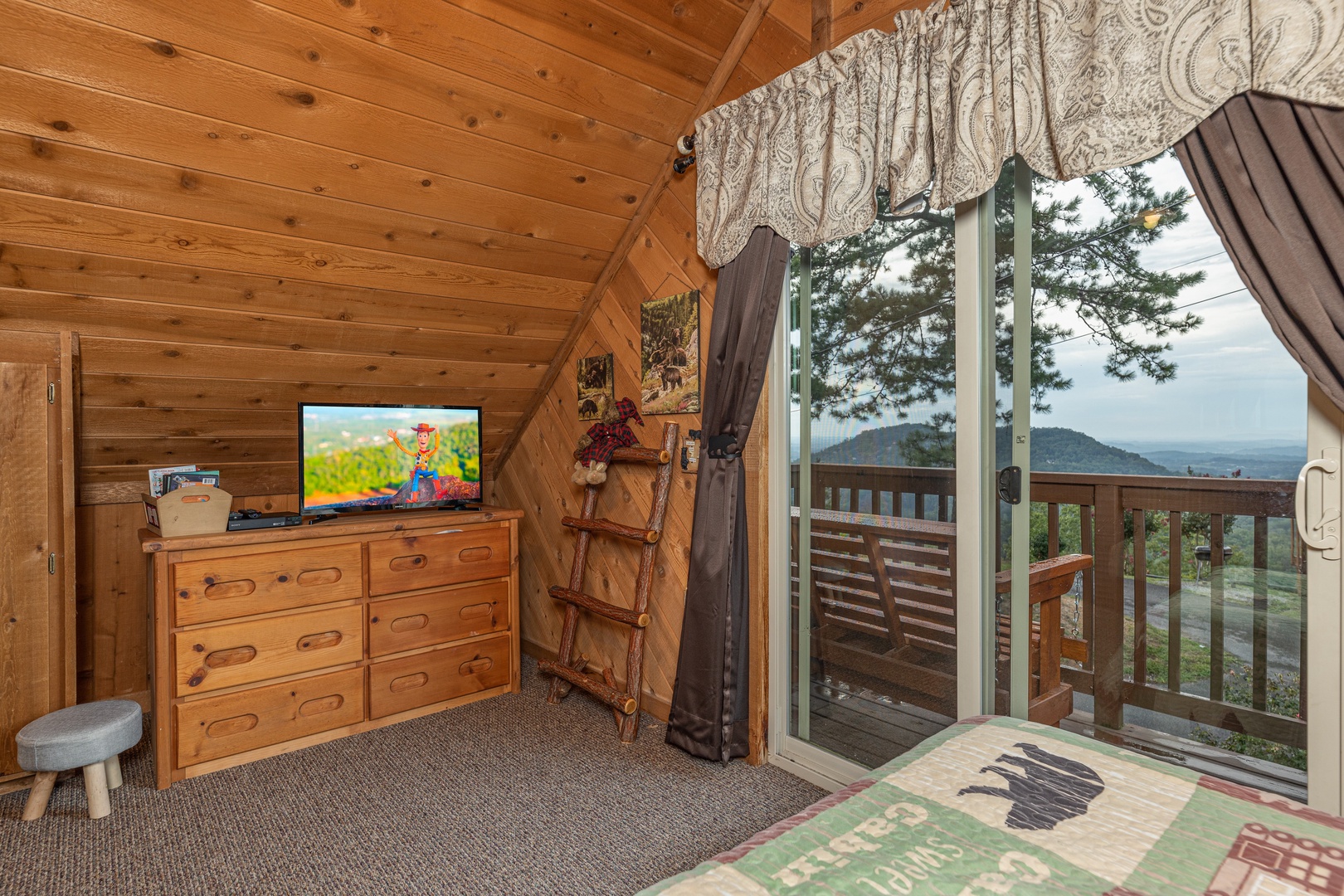 at bearing views a 3 bedroom cabin rental located in pigeon forge