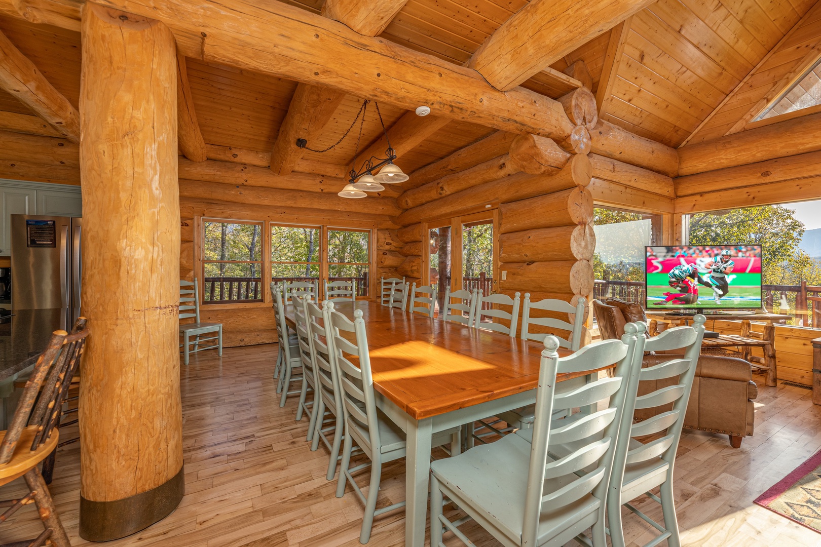 Dining space at Grizzly's Den, a 5 bedroom cabin rental located in Gatlinburg