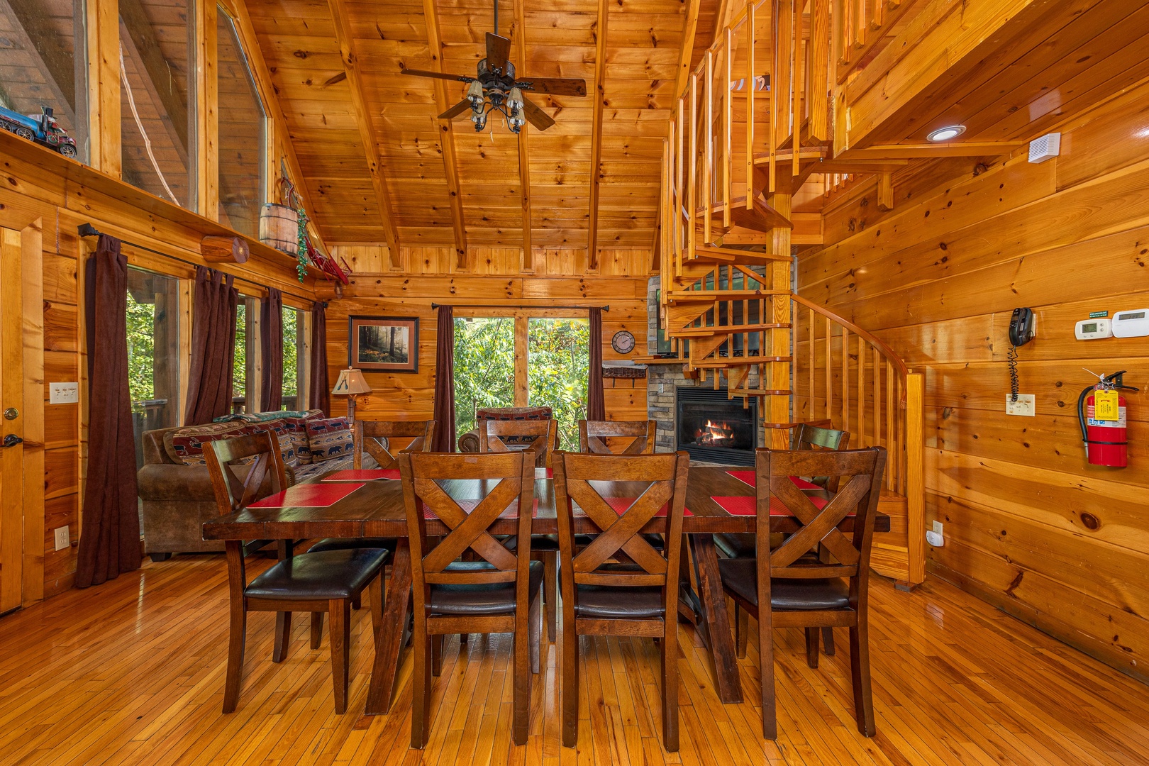 Dining for 8 at The Great Outdoors, a 3 bedroom cabin rental located in Pigeon Forge