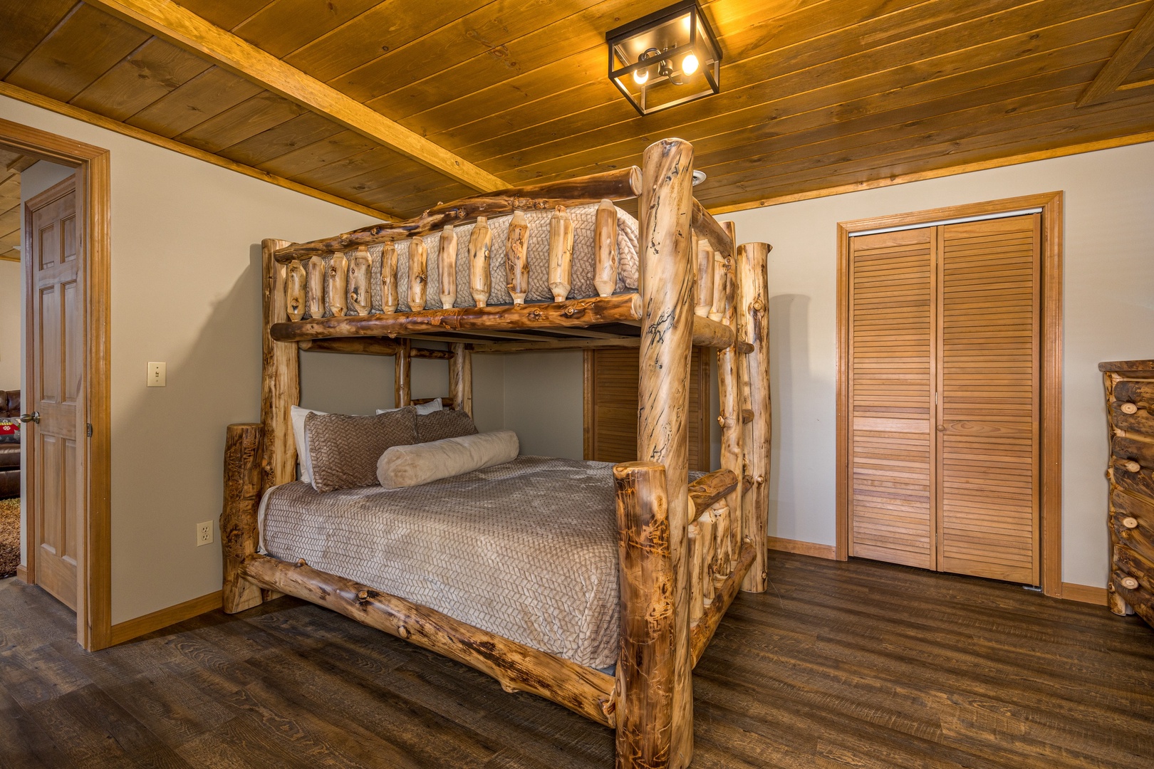 Full Sized Bunkbeds at Rocky Top Ridge Views