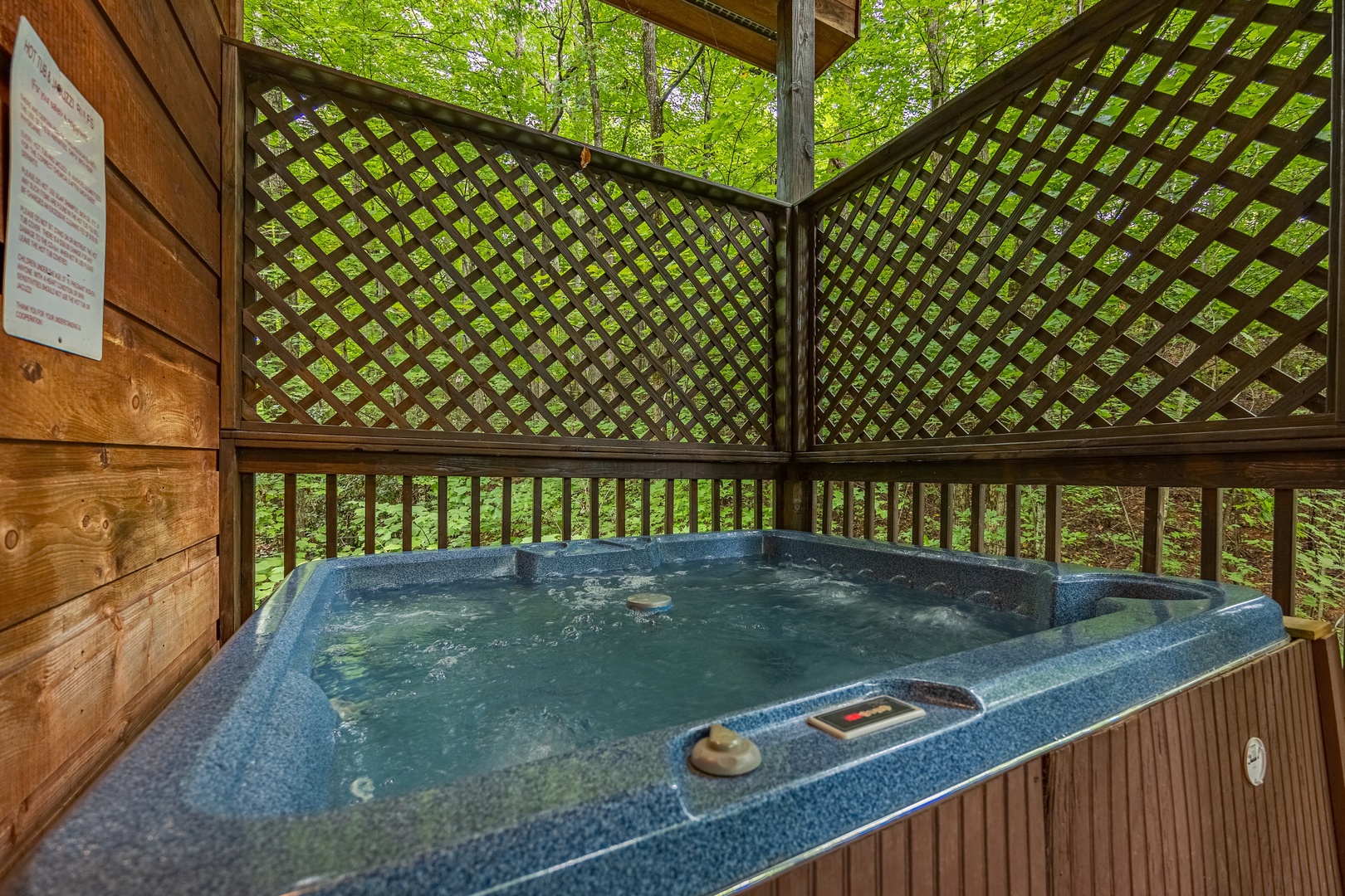 Hot tub at Lazy Bear Lodge