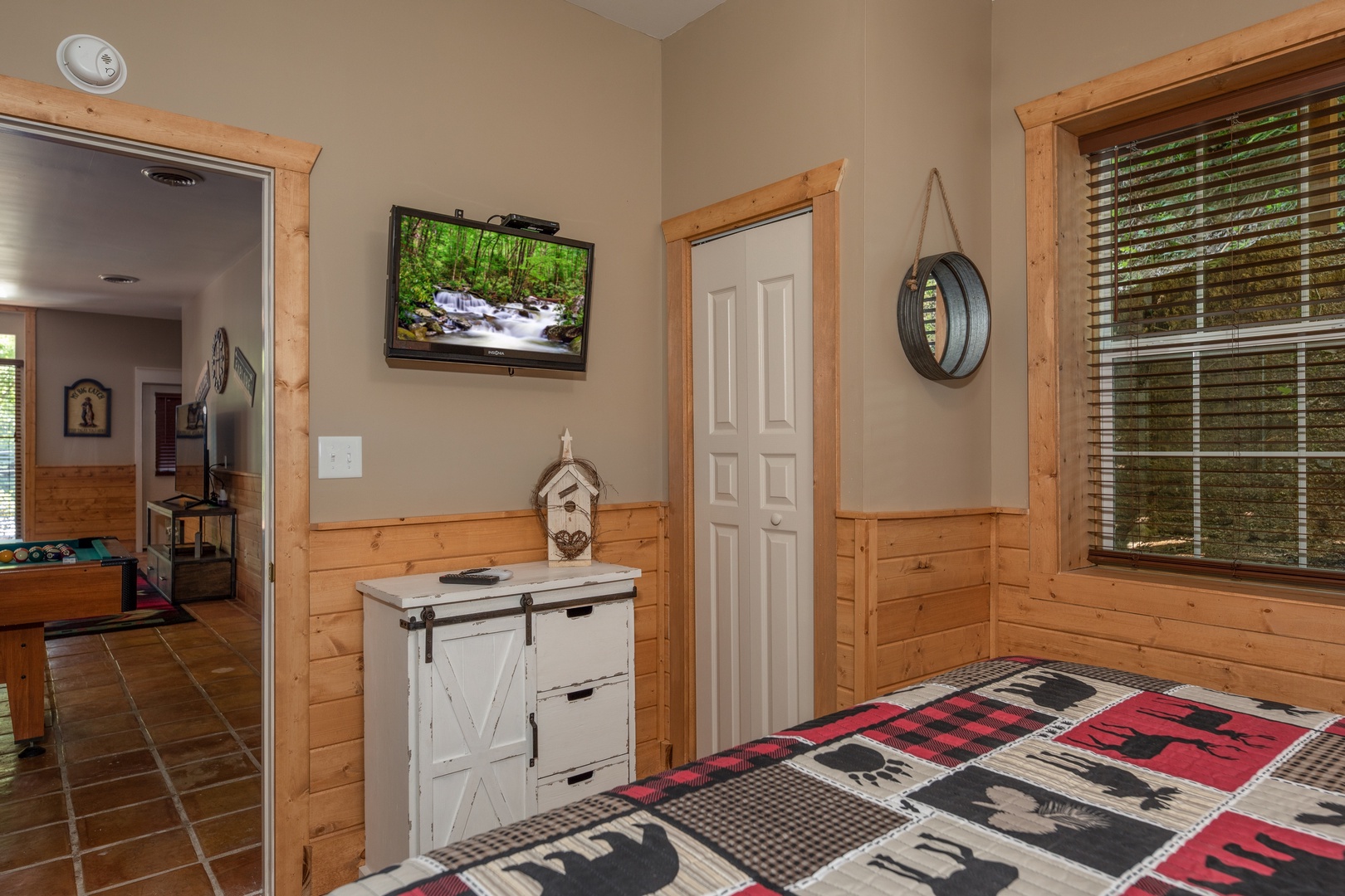 Dresser and TV in a bedroom at Hawk's Heart Lodge, a 3 bedroom cabin rental located in Pigeon Forge