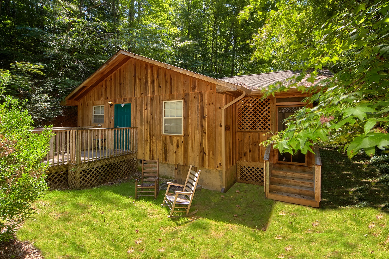 Exterior front view of the cabin and yard at Dream Catcher, a 1-bedroom cabin rental located in Pigeon Forge