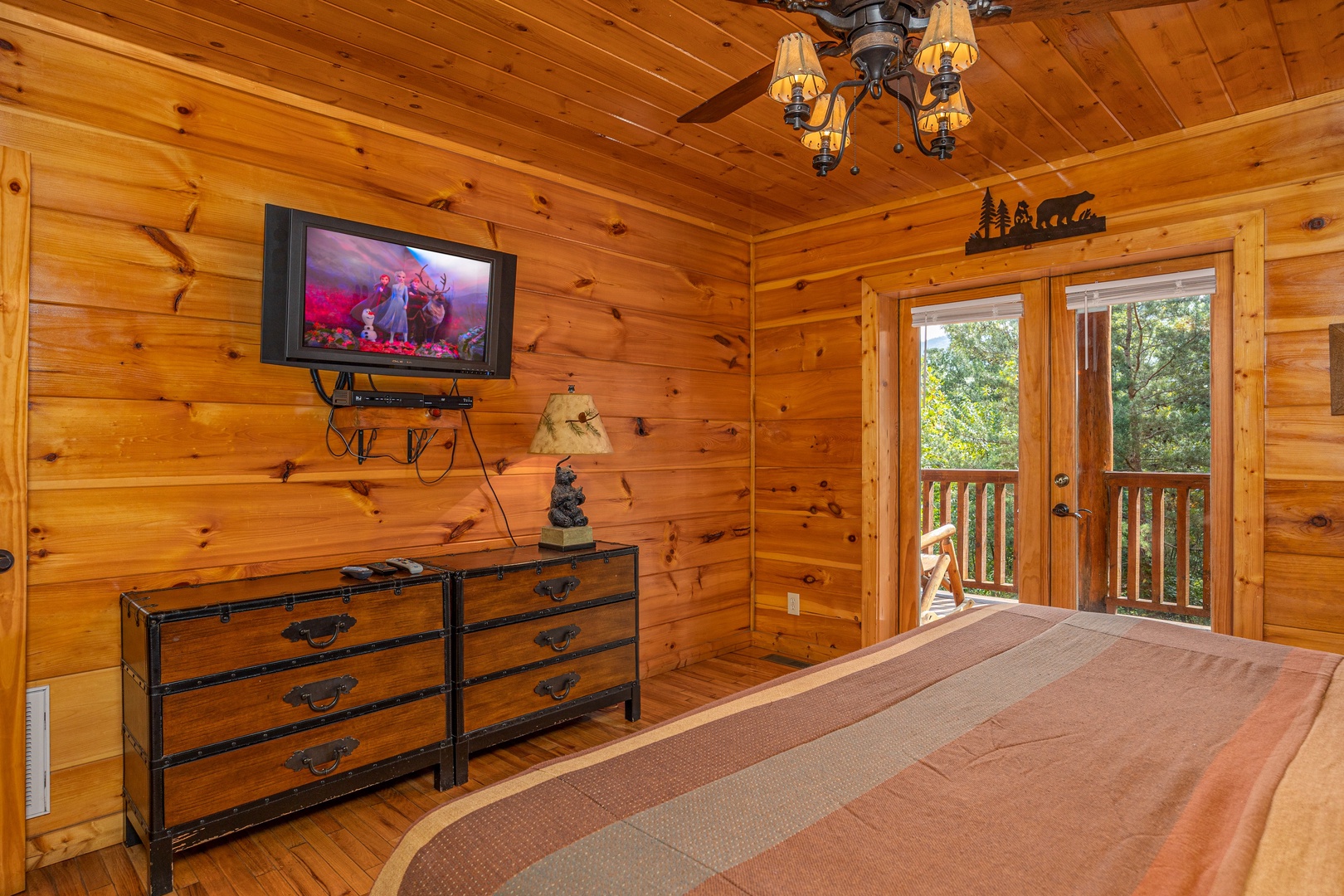 Bedroom amenities at The Great Outdoors, a 3 bedroom cabin rental located in Pigeon Forge