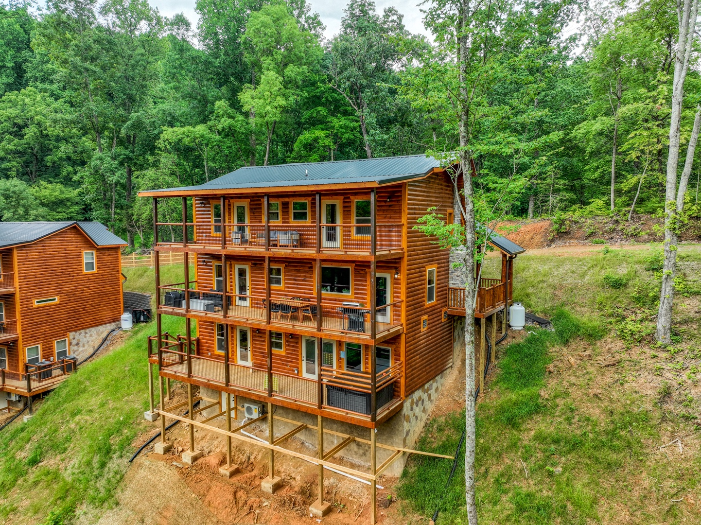 at flashy splashy lodge a 4 bedroom cabin rental located in gatlinburg