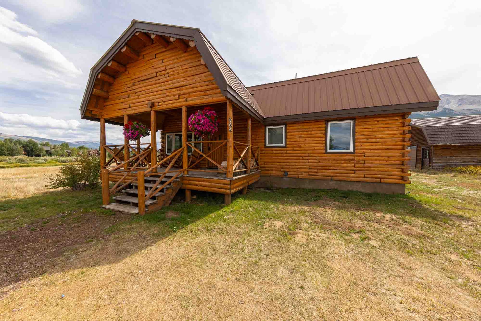 366 Riverbend - River Front Cabin with Impressive Views!