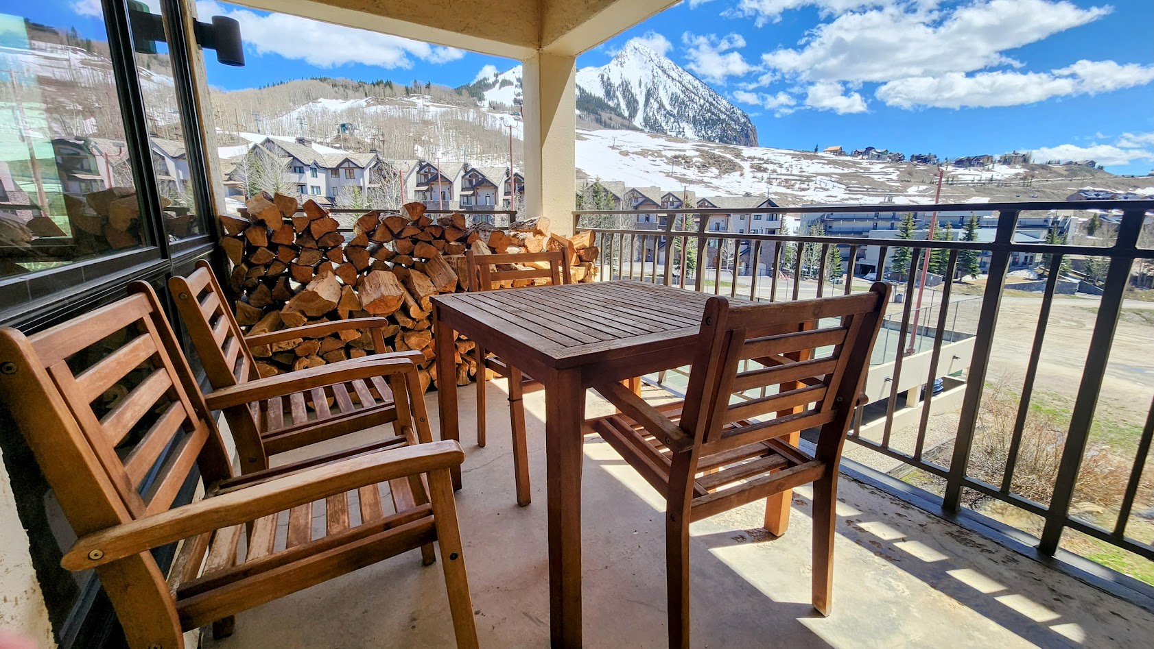 332 Plaza - Walk to the slopes, beautiful views, & hot tub.