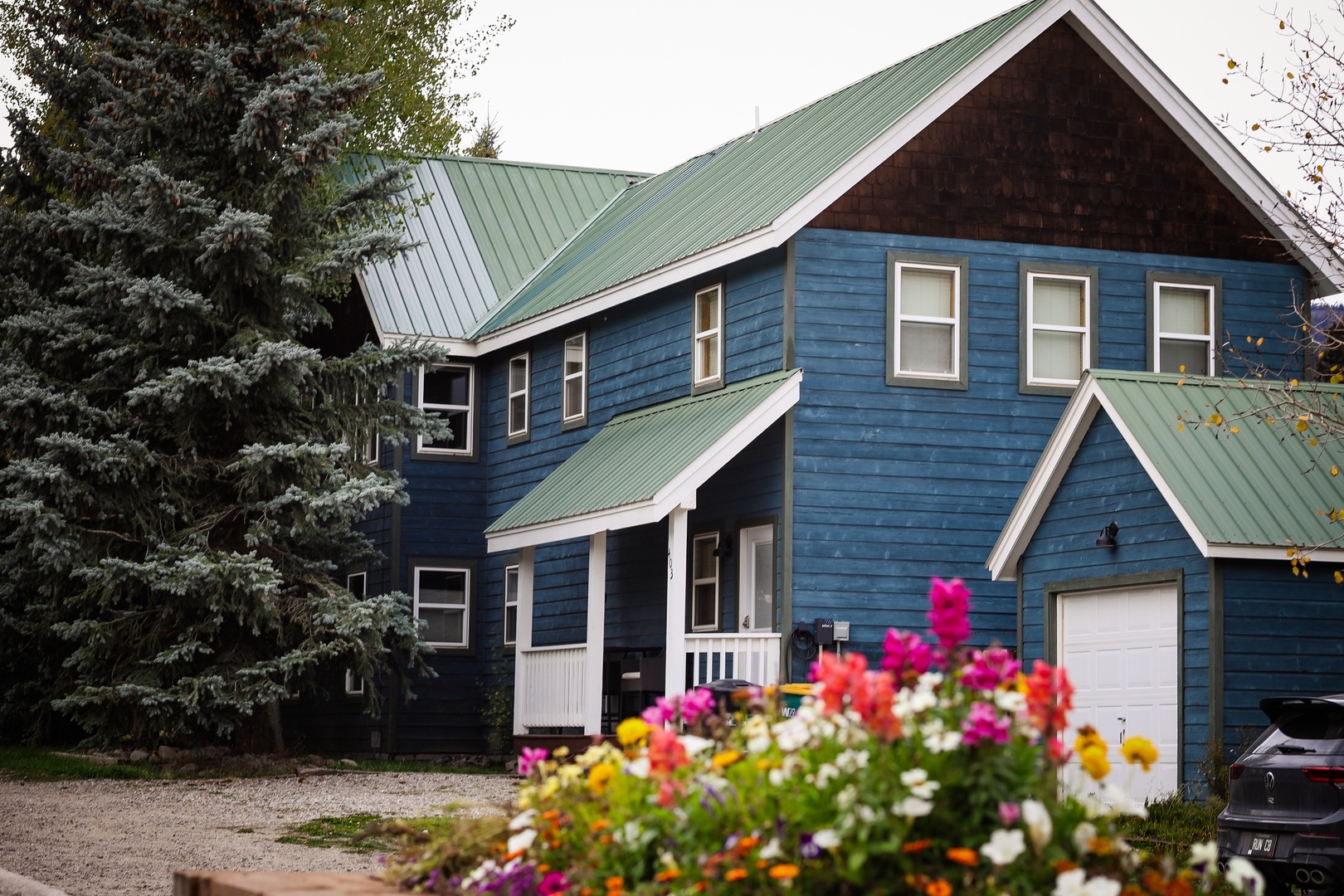 403 WHITEROCK - Pet-Friendly Home Steps Away from Elk Ave!