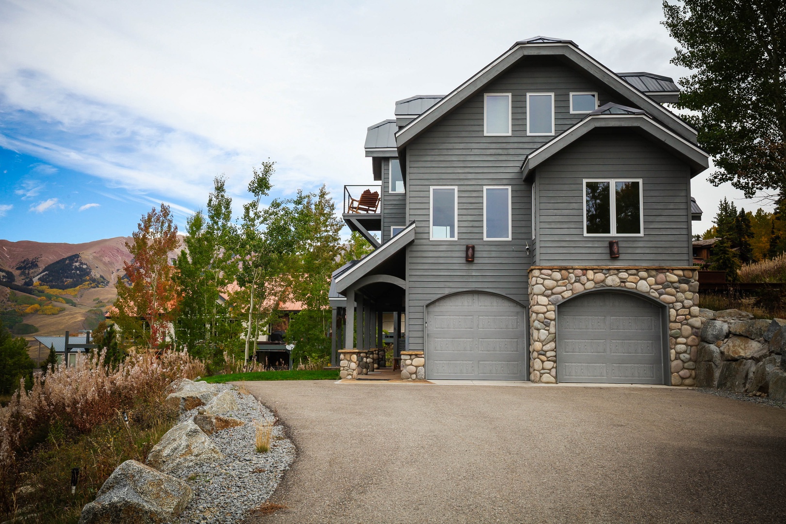 79 Anthracite - Mountain View Getaway, private hot tub & on homeowners trail