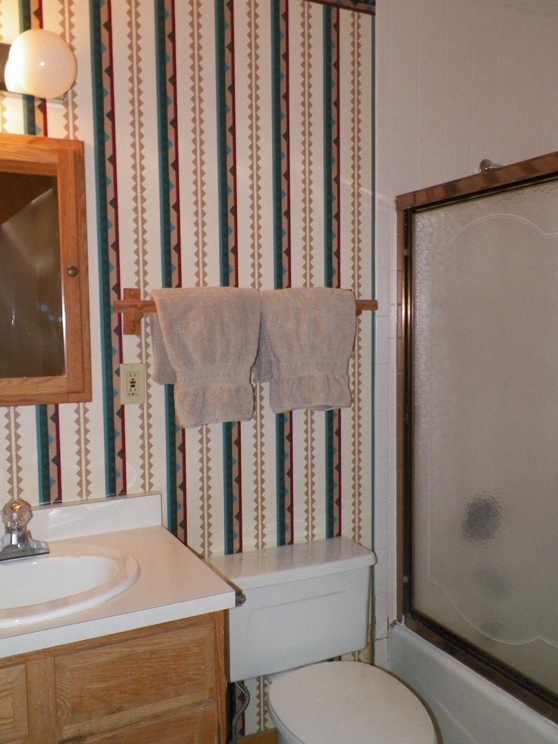 25 Eagle's Nest Condominium views, shared hot tub!