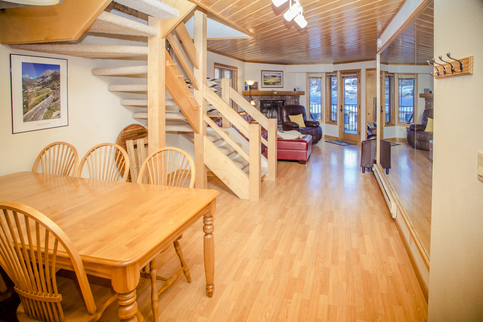 17 Eagle's Nest Condominium - Free Shuttle, Shared Hot Tub! Close to Resort!